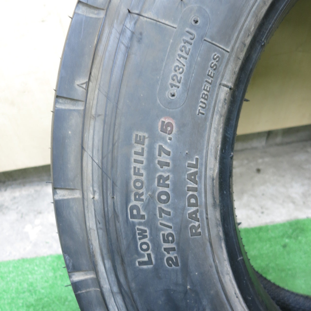 未使用!1本★トラック タイヤ 215/70R17.5 123/121J ブリヂストン R173 17.5インチ★5070202ナノタ