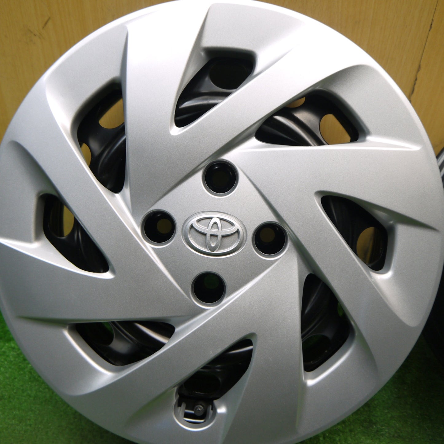 未使用★トヨタ NHP10 アクア 純正 スチール ホイール 15インチ 15×5.5J PCD100/4H★5063007Hホ