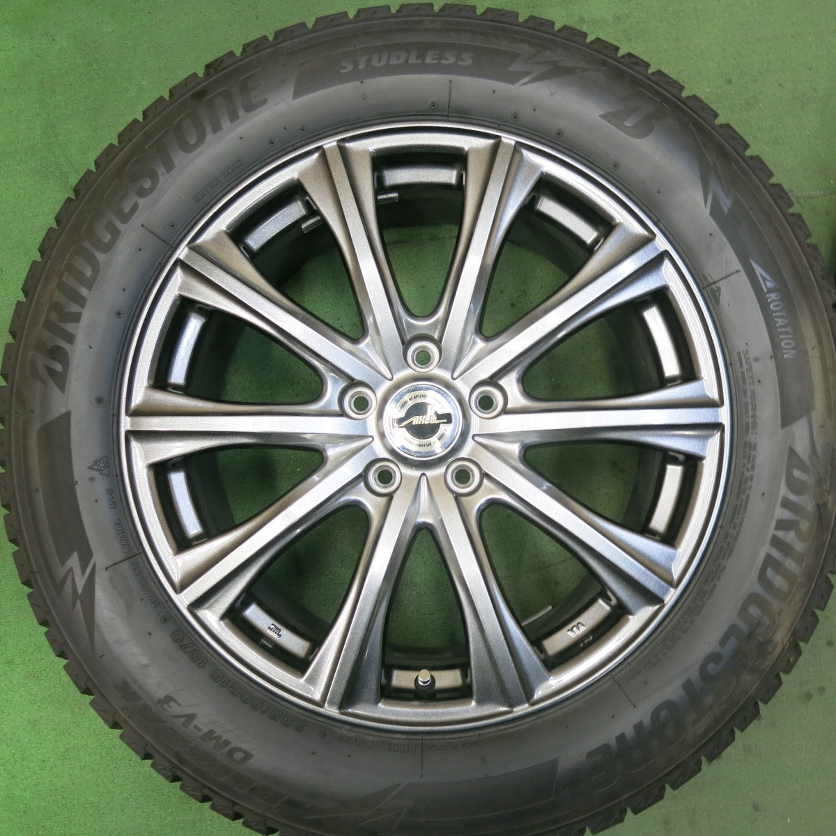 バリ溝!美品!9.5分以上★スタッドレス 235/60R18 ブリヂストン ブリザック DM-V3 AXEL アクセル 18インチ PCD114.3/5H★5090502SKス