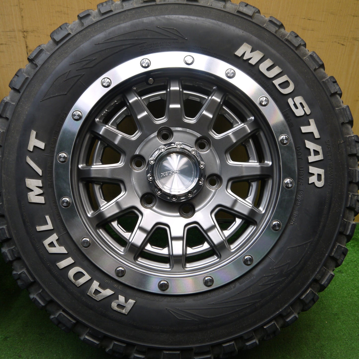 キレイ★ESSEX エセックス 195/80R15C 107/105N 8PR マッドスター ラジアル M/T ホワイトレター 15インチ PCD139.7/6H★5060607Hノ