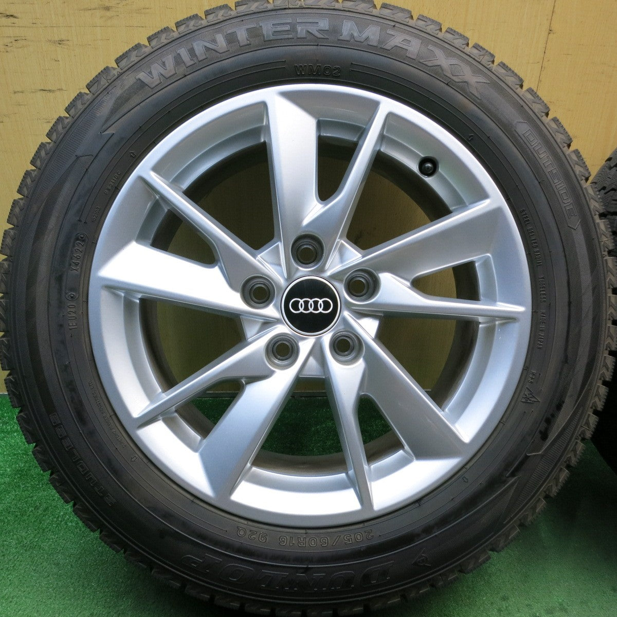 超バリ溝!22年!キレイ!9.5分以上★アウディ A4 8W 純正 205/60R16 スタッドレス ダンロップ ウインターマックス WM02 16インチ PCD112/5H★5080210HAス