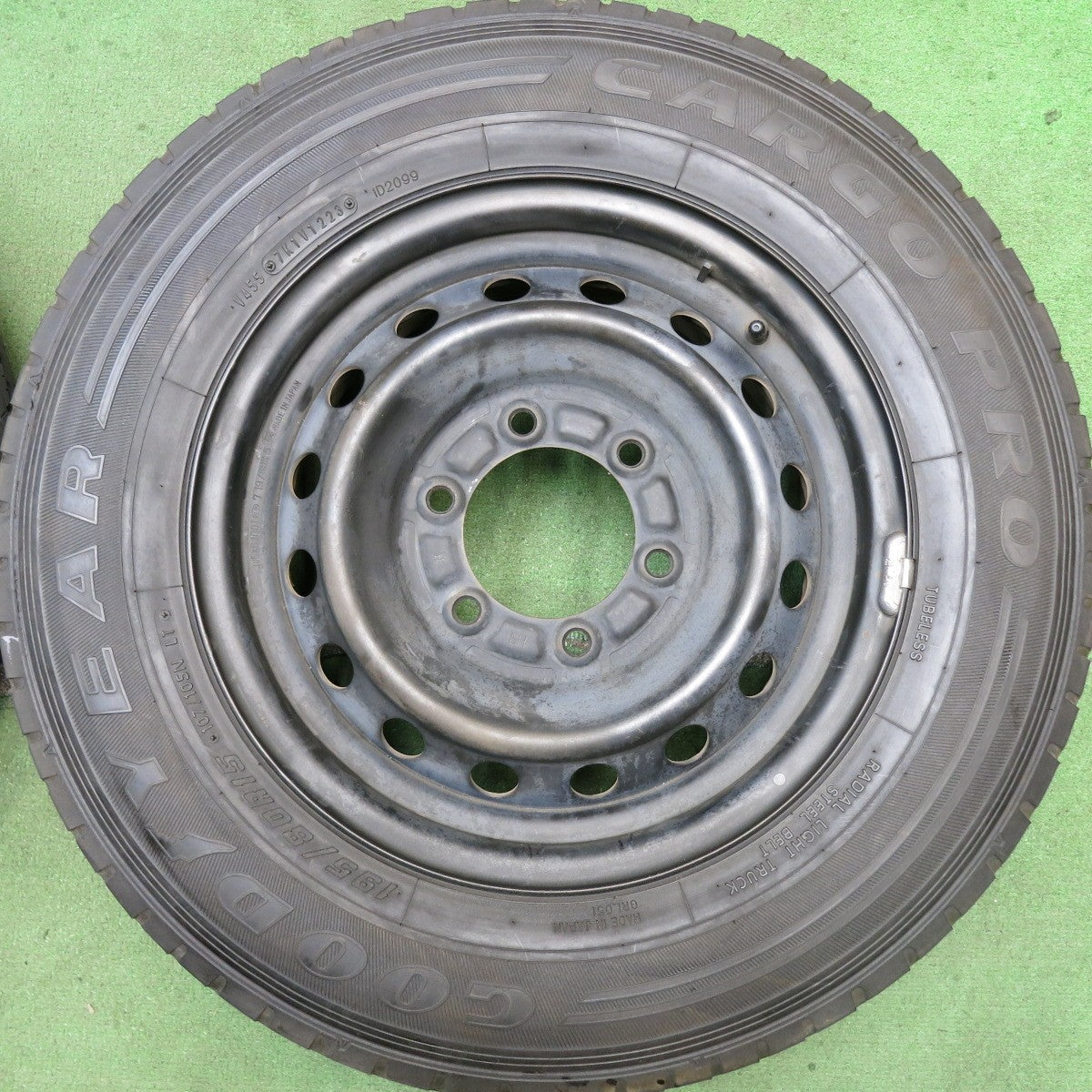 4本価格!23年★トヨタ ハイエース 純正 スチール 195/80R15 107/105L グッドイヤー CARGO PRO 15インチ PCD139.7/6H★5080104HAノ