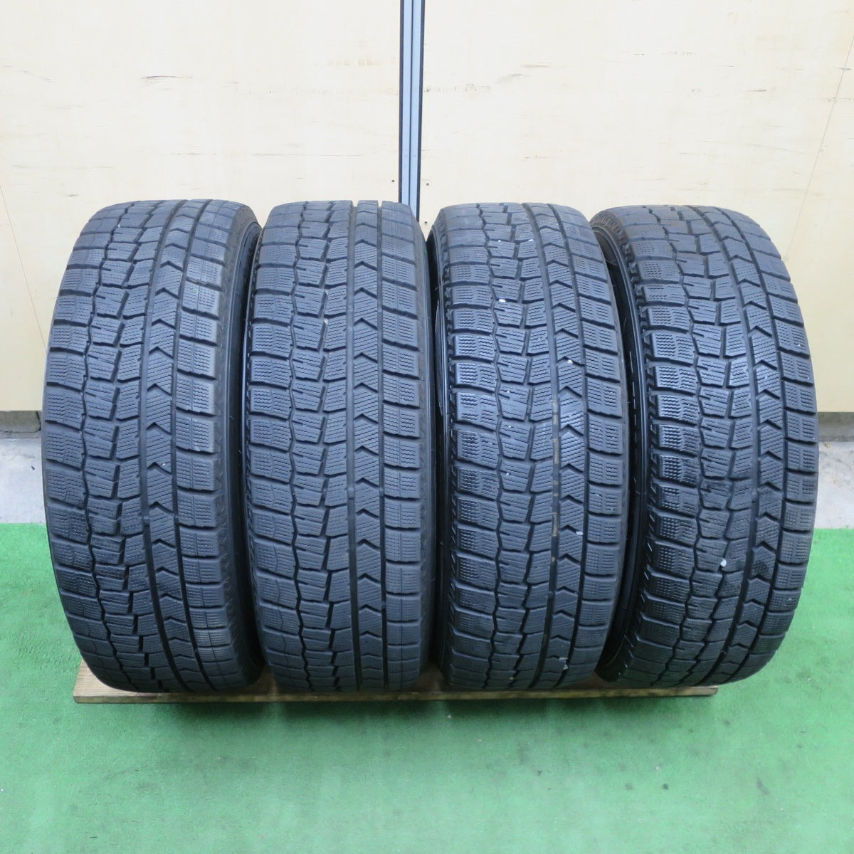 バリ溝!キレイ!9.5分★スタッドレス 205/60R16 ダンロップ ウインターマックス WM02 WAREN ヴァーレン 16インチ PCD114.3/5H★5112102TTス