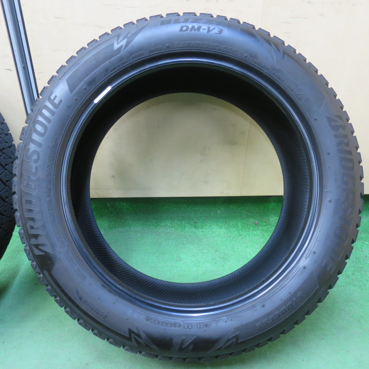 バリ溝!23年!9.5分★スタッドレス 225/55R19 ブリヂストン ブリザック DM-V3 タイヤ 19インチ ハリアー CX-5 CX-8 等★5042901イスタ