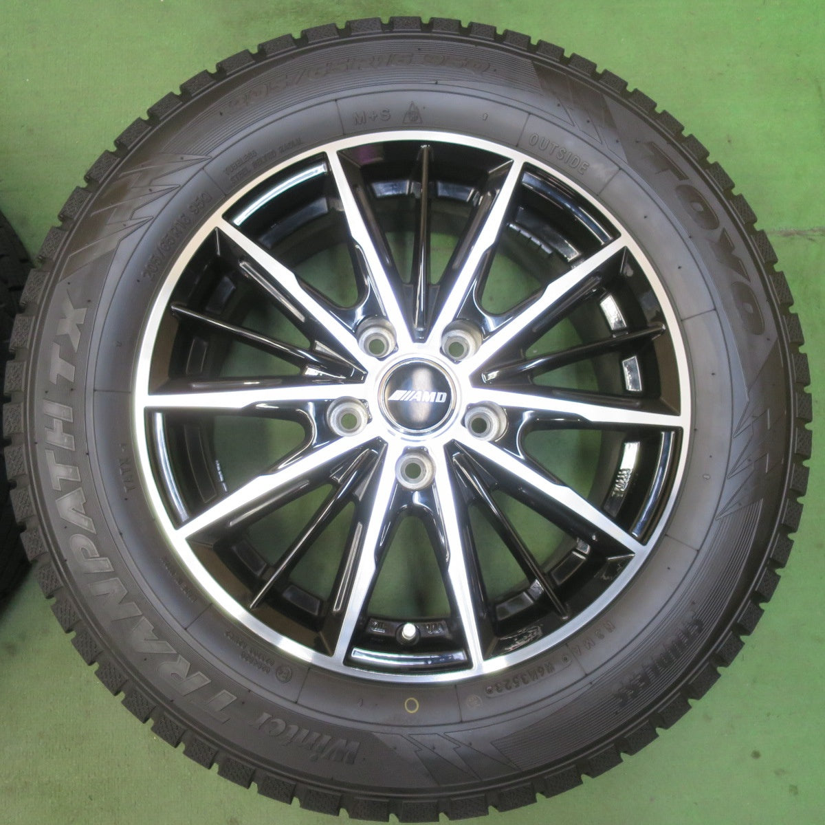 バリ溝!23年!キレイ!ほぼ10分★スタッドレス 205/65R16 トーヨー ウインター トランパス TX AMD G-Line SP 16インチ PCD114.3/5H★5092307イス