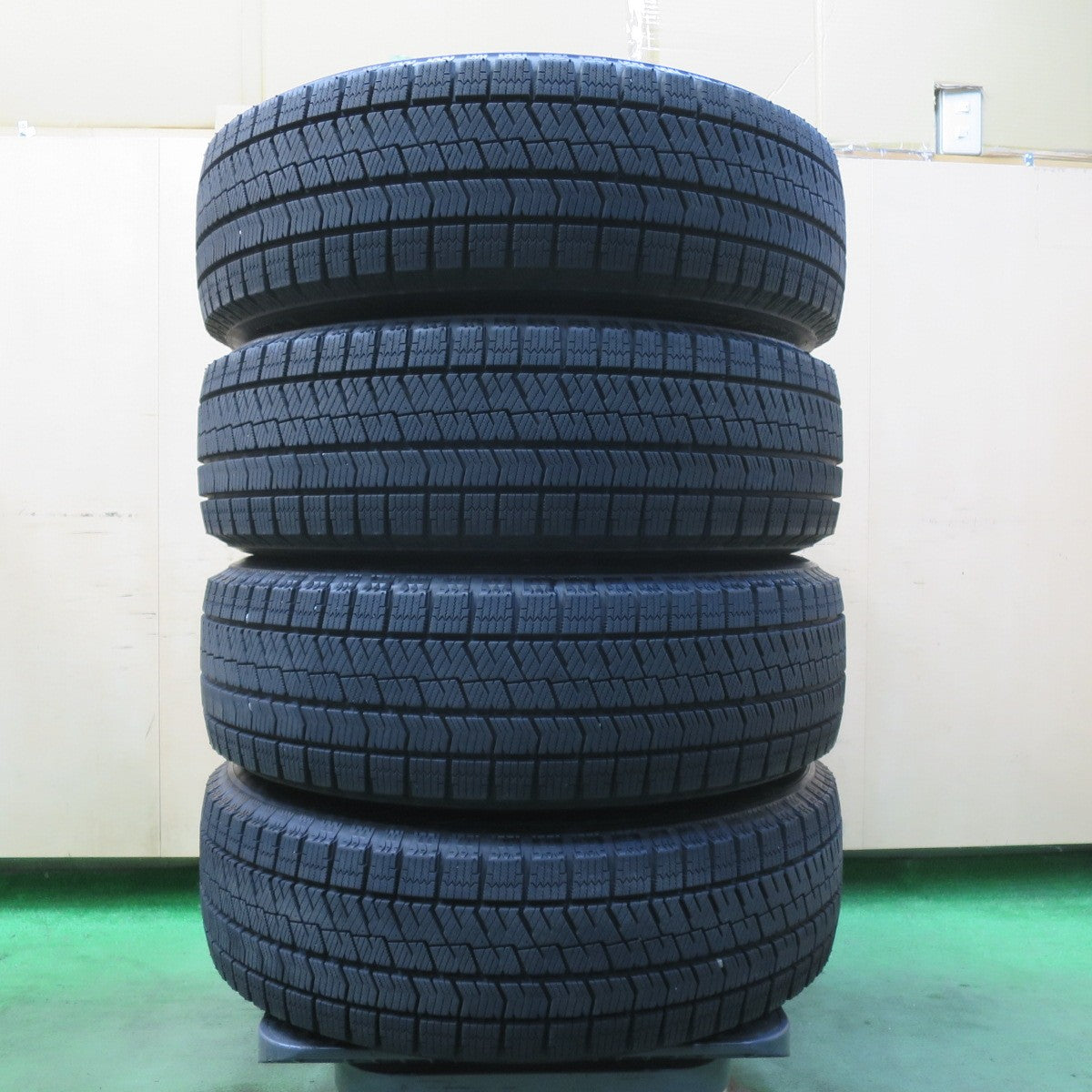 バリ溝!キレイ!9.5分★スタッドレス 195/65R16 ブリヂストン ブリザック VRX2 ECO FORME エコフォルム 16インチ PCD100/4H★5111508イス