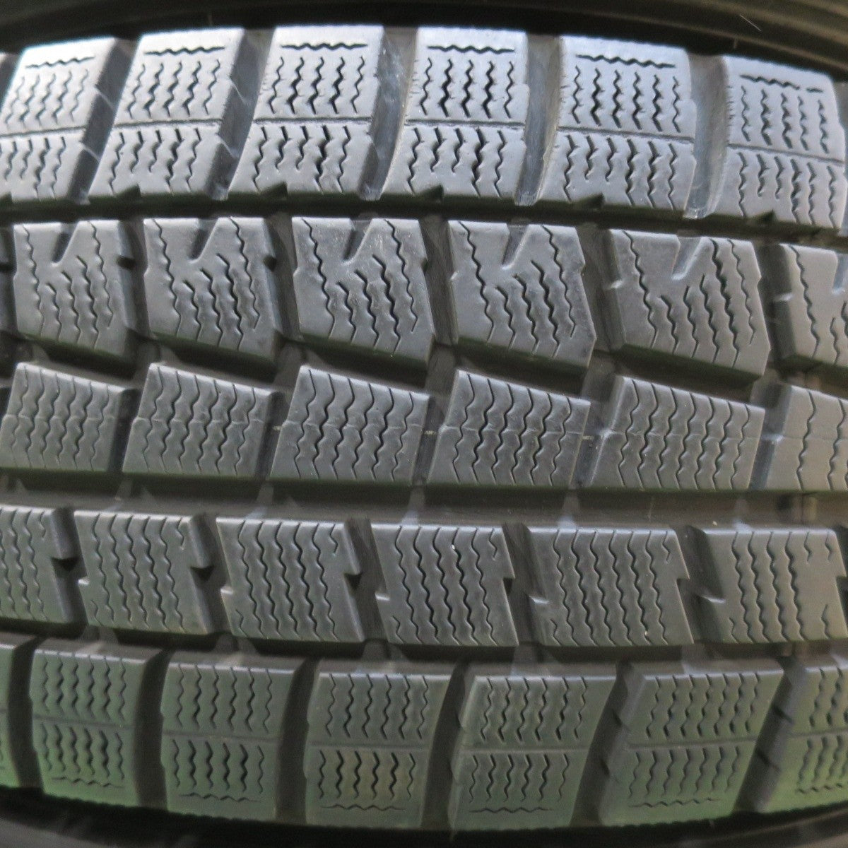 バリ溝!9分★スタッドレス 205/65R15 ダンロップ ウインターマックス WM01 NIRVANA NV ニルバーナ ニルヴァーナ 15インチ PCD114.3/5H★5012707イス