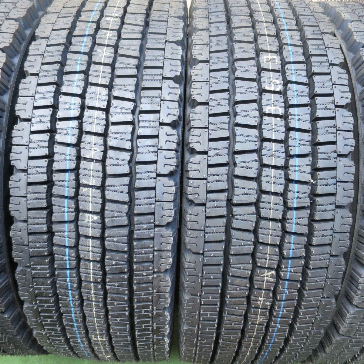 未使用!24年★トラック タイヤ 245/70R19.5 136/134J スタッドレス ダンロップ デクテス SP081 DECTES 19.5インチ★5012701イスタ