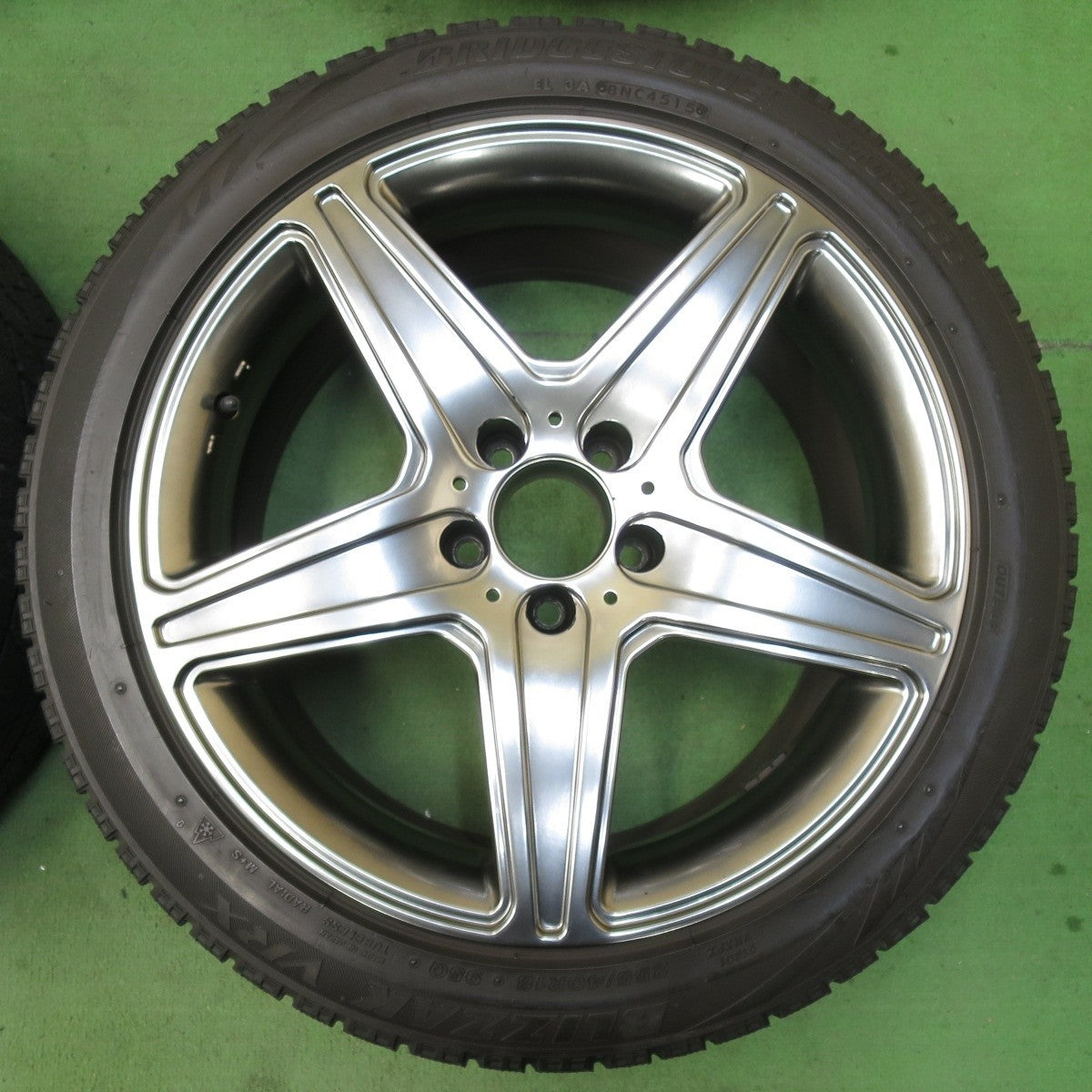 バリ溝!8.5分★ベンツ 等 AGA Burg 255/40R18 スタッドレス ブリヂストン ブリザック VRX2 VRX 18インチ PCD112/5H★5021115イス
