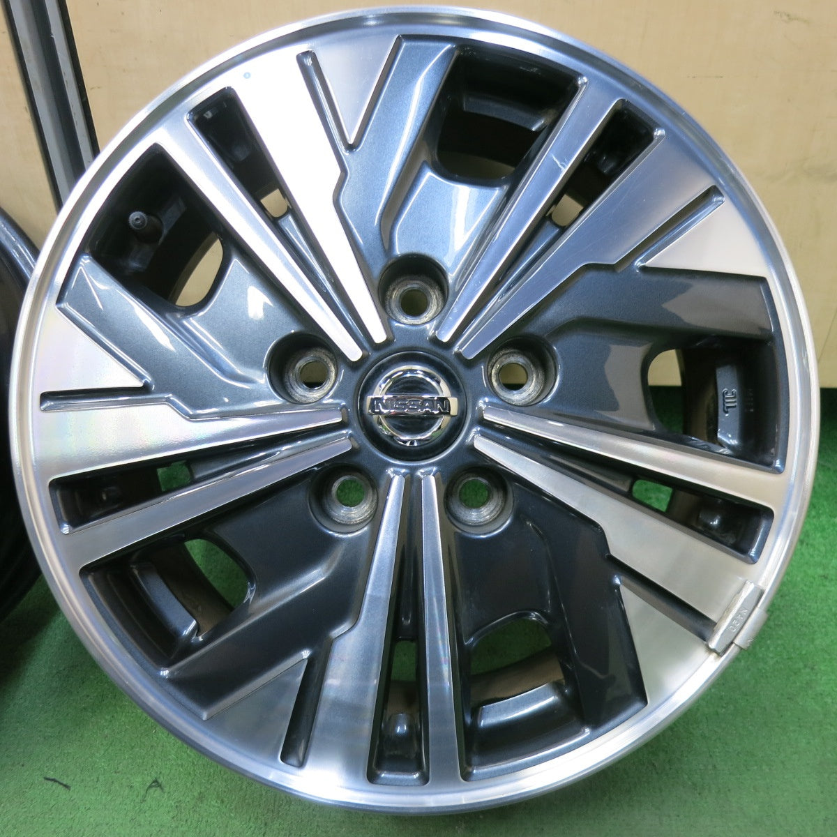 キレイ★日産 C27 セレナ 純正 ホイール 15インチ 15×5.5J PCD114.3/5H★5051312SYホ