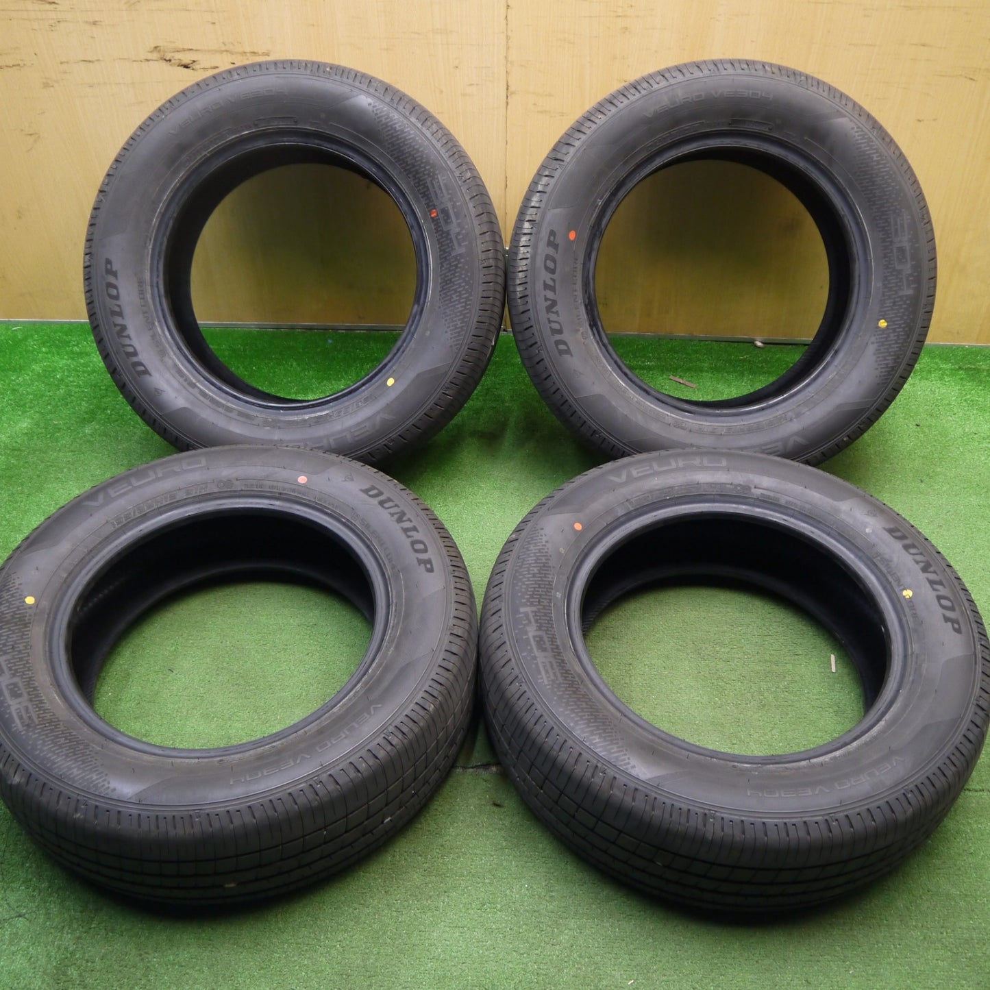バリ溝!24年!9.5分★195/65R15 ダンロップ VEURO VE304 タイヤ 15インチ プリウス ノア ヴォクシー 等★5041806Hノタ
