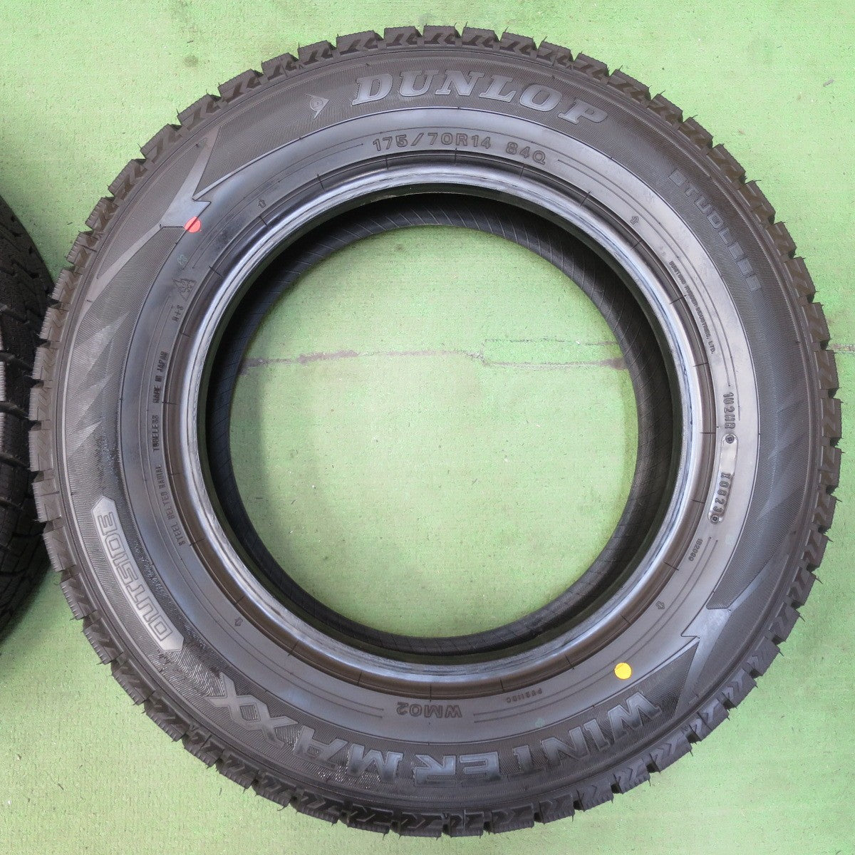 ほぼ未使用!23年★スタッドレス 175/70R14 ダンロップ ウインターマックス WM02 タイヤ 14インチ ヴィッツ ヤリス シエンタ ポルテ 等★5052901イスタ