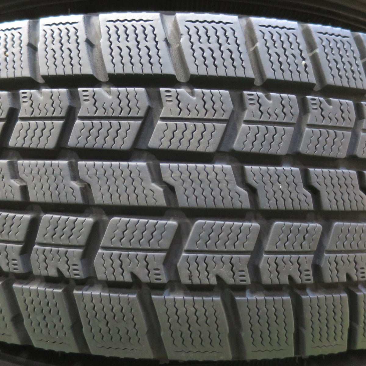 バリ溝!22年!キレイ!8.5分★スタッドレス 205/65R16 グッドイヤー アイスナビ7 ravrion RS01 ラブリオン 16インチ PCD114.3/5H★5092912イス