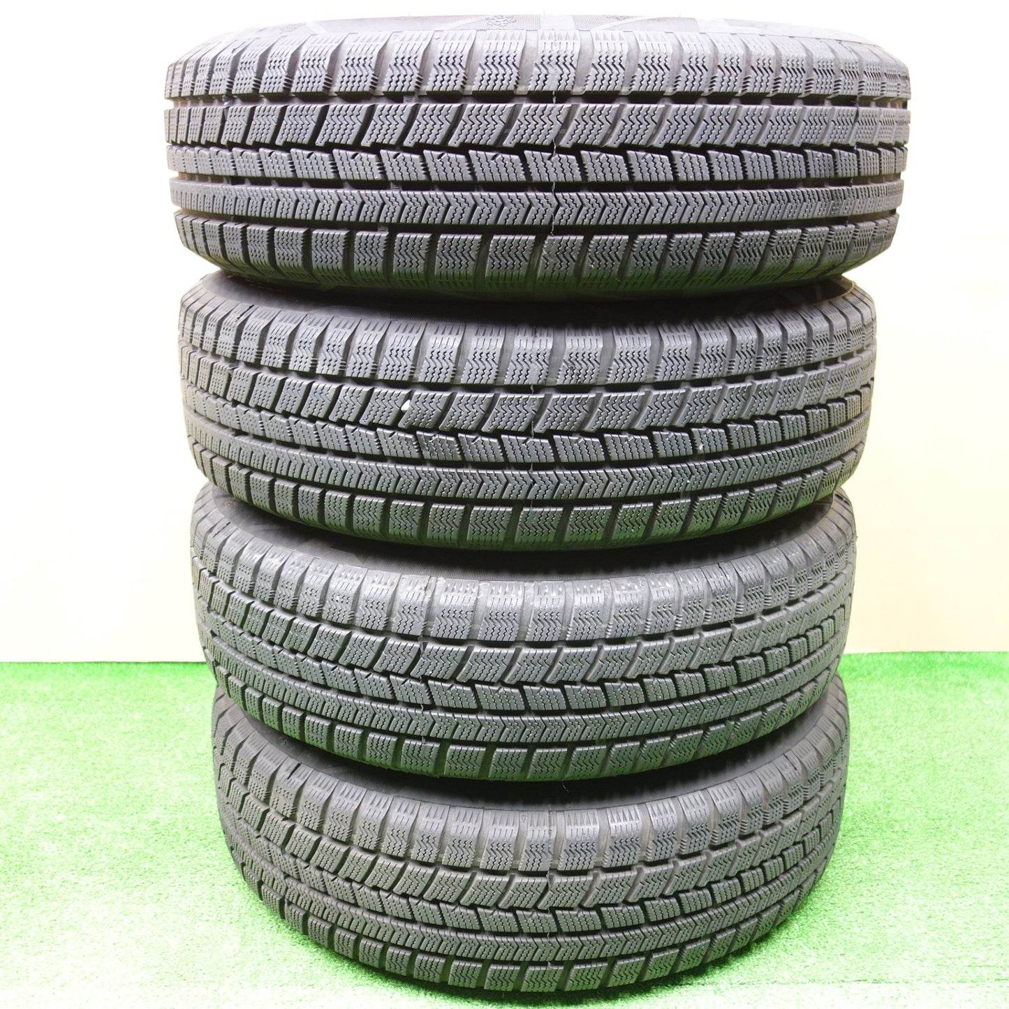 バリ溝!23年!キレイ!9.5分★スタッドレス 175/65R15 ハイフライ Win-turi 216 Varthandi ヴェルザンディ ヴェルサンディ 15インチ PCD100/4H★5120801KTス