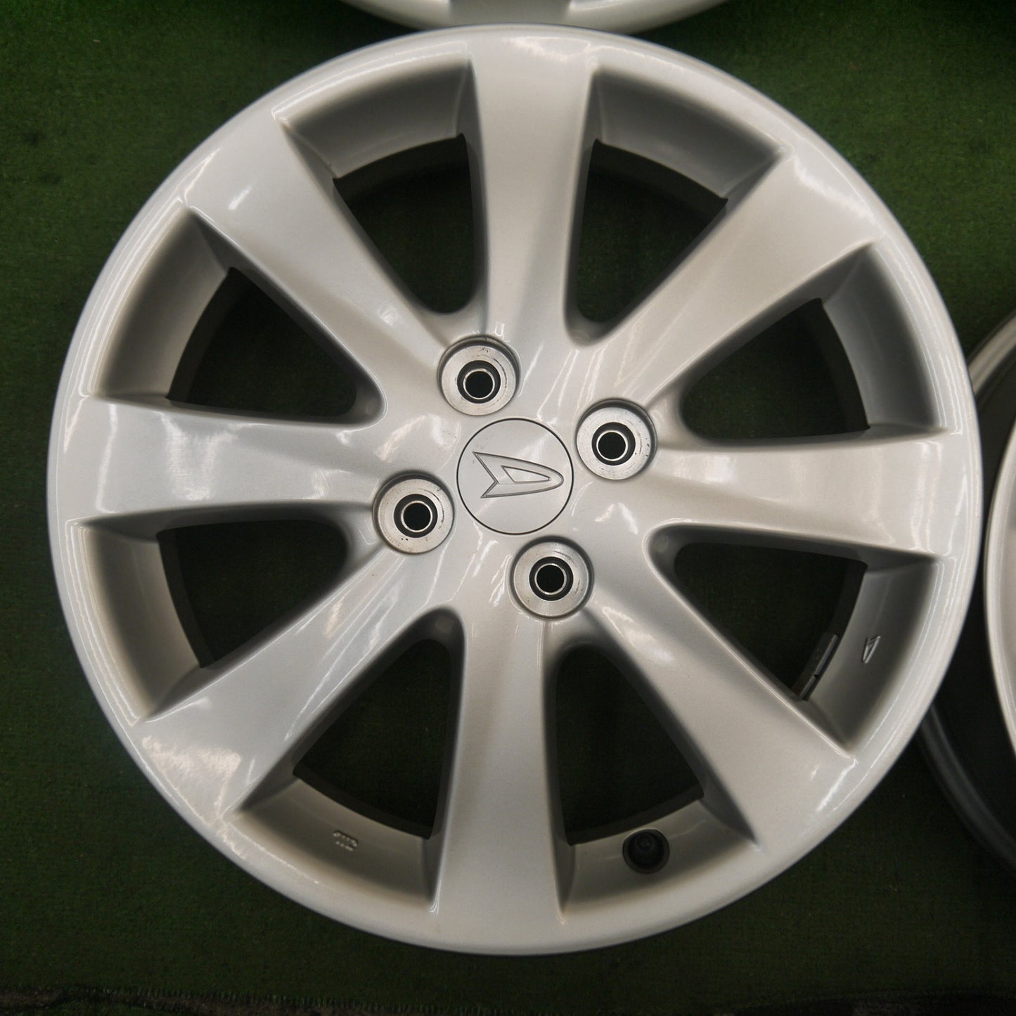 キレイ★ダイハツ ムーヴ 純正 ホイール 16インチ 16×4.5J PCD100/4H★5061401KKホ