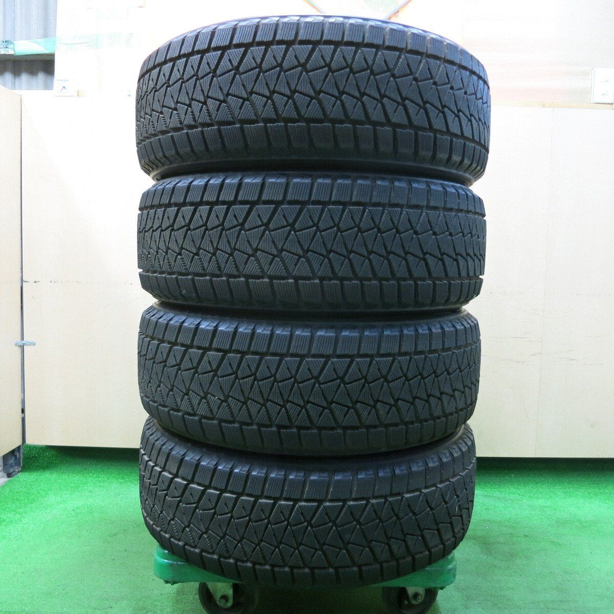 バリ溝!8.5分★スタッドレス 235/60R18 ブリヂストン ブリザック DM-V2 レクサス RX CR-V エクストレイル等★4032712イスタ