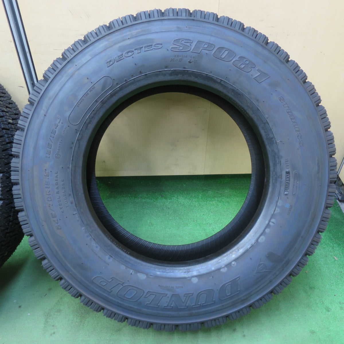 未使用!24年!2本★トラック タイヤ 245/70R19.5 136/134J スタッドレス ダンロップ デクテス SP081 DECTES 19.5インチ★5063001イスタ