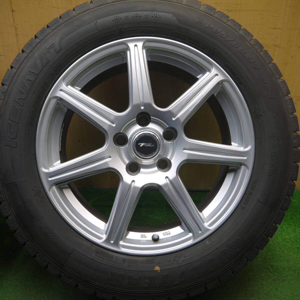 バリ溝!23年!キレイ!9.5分以上★スタッドレス 225/60R17 グッドイヤー アイスナビ7 TOPRUN トップラン 17インチ PCD114.3/5H★5022611Hス