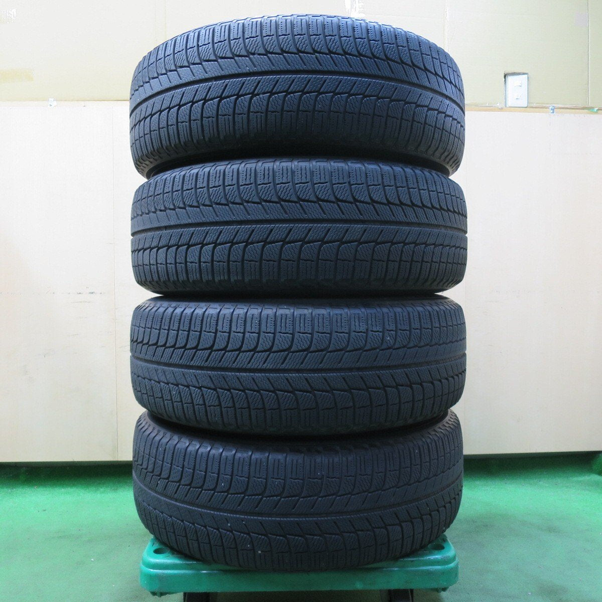 4本価格★ランドローバー 等 AGA ESSE2 225/65R17 スタッドレス ミシュラン X-ICE3+ 17インチ エッセ2 PCD108/5H★5010306イス
