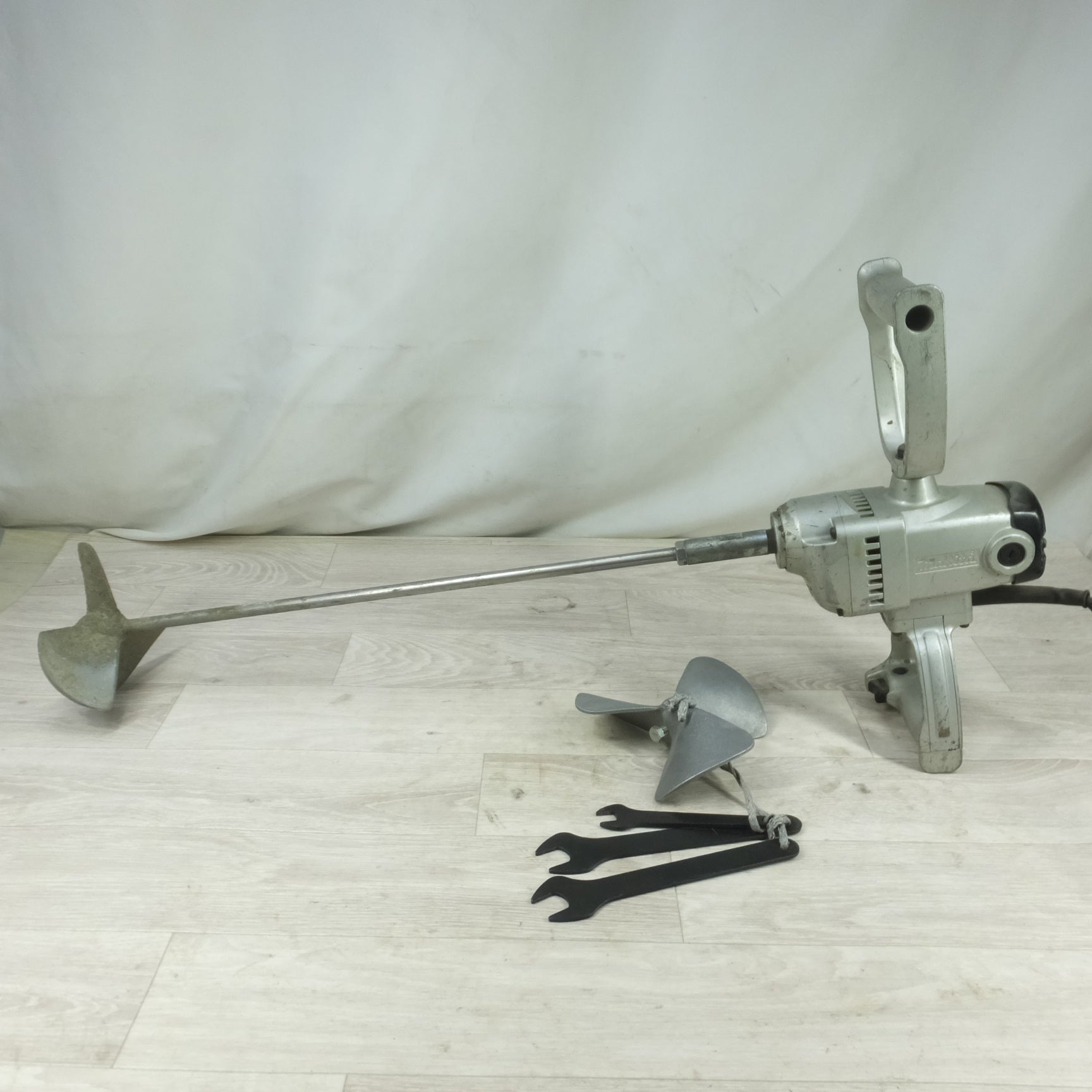 送料無料] ◇makita マキタ カクハン機 UT2400 電動工具 ミキサー 