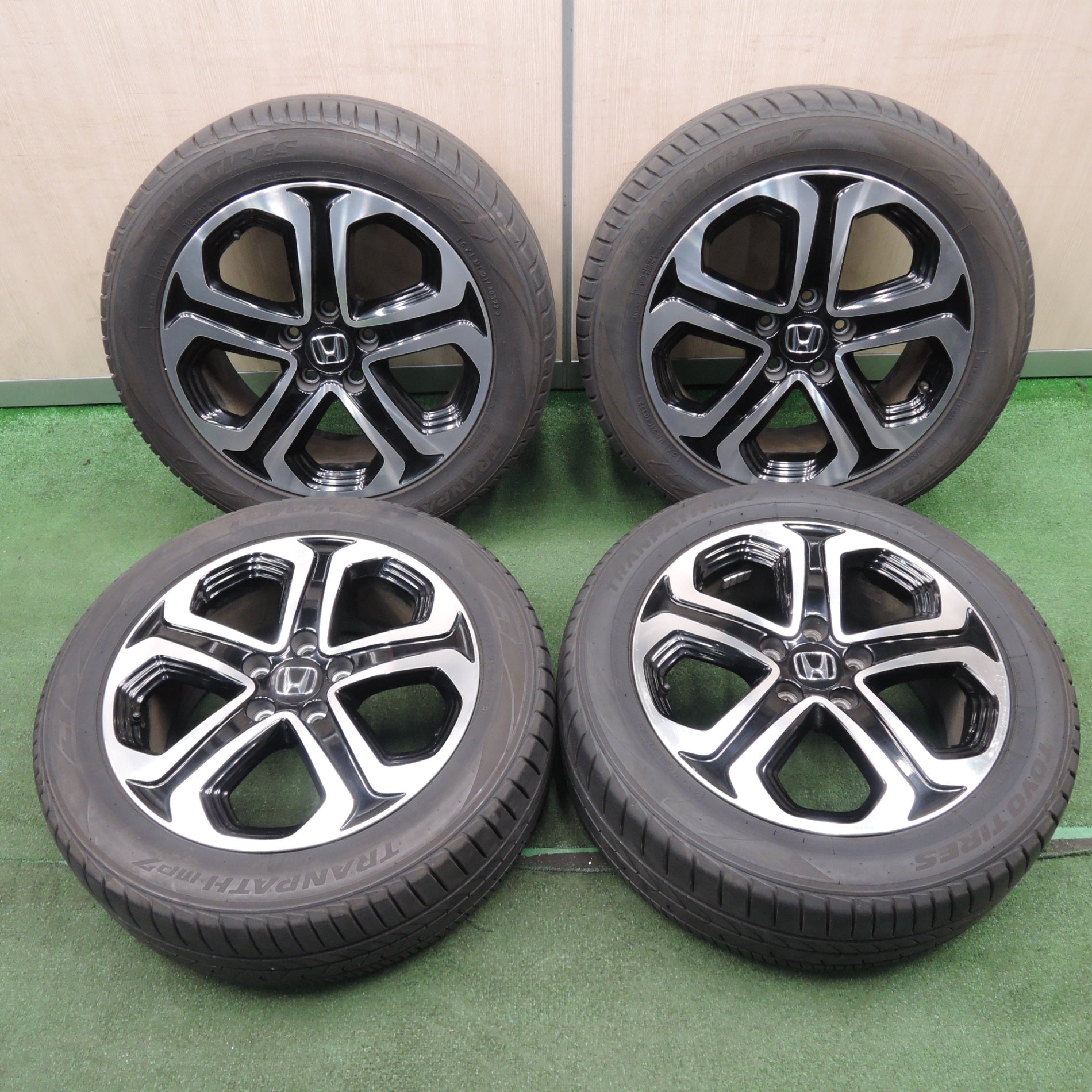 送料無料* バリ溝！22年！キレイ！9.5分☆ホンダ ヴェゼル 純正 215