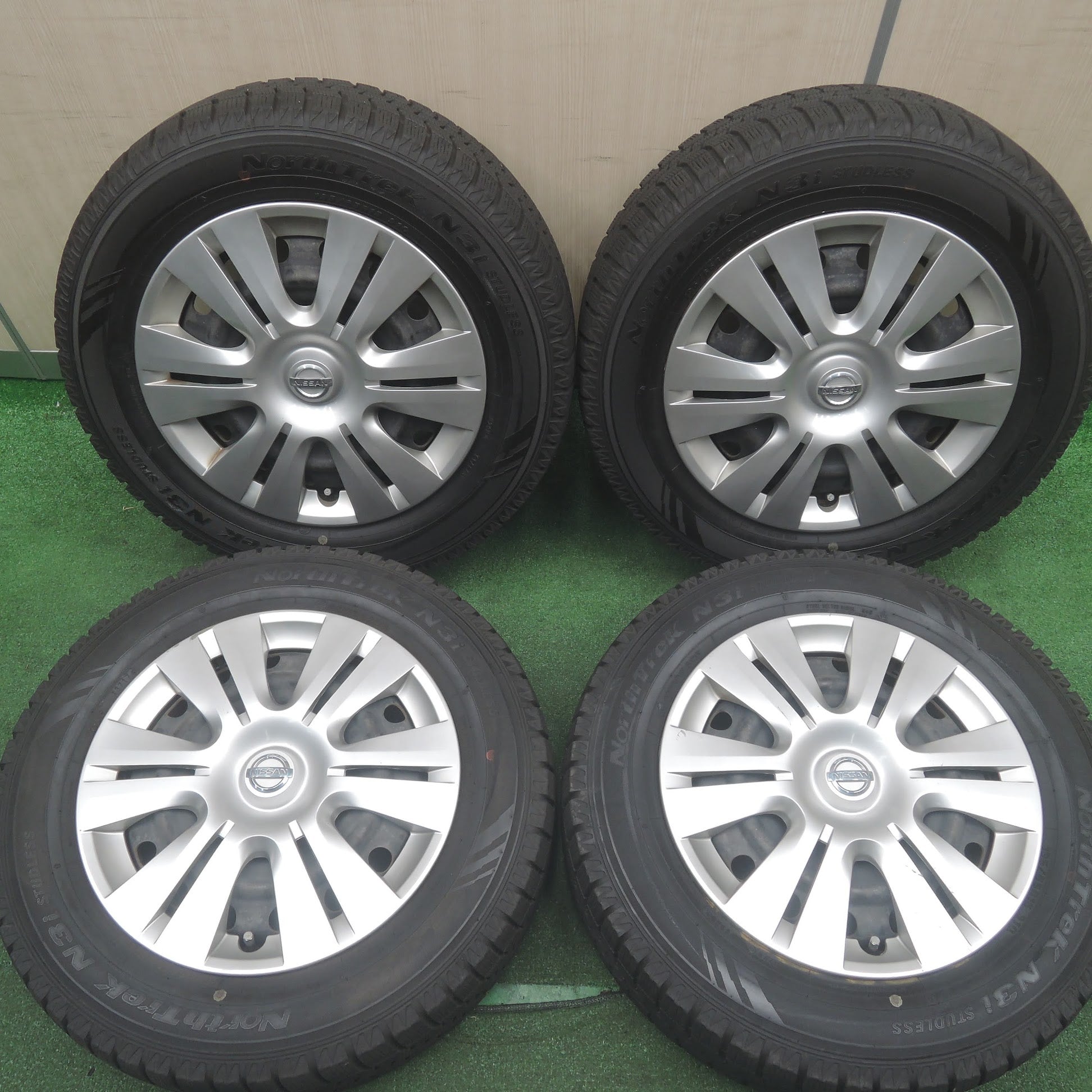 送料無料]バリ溝！9分☆日産 C25 セレナ 純正 スチール 195/65R15 
