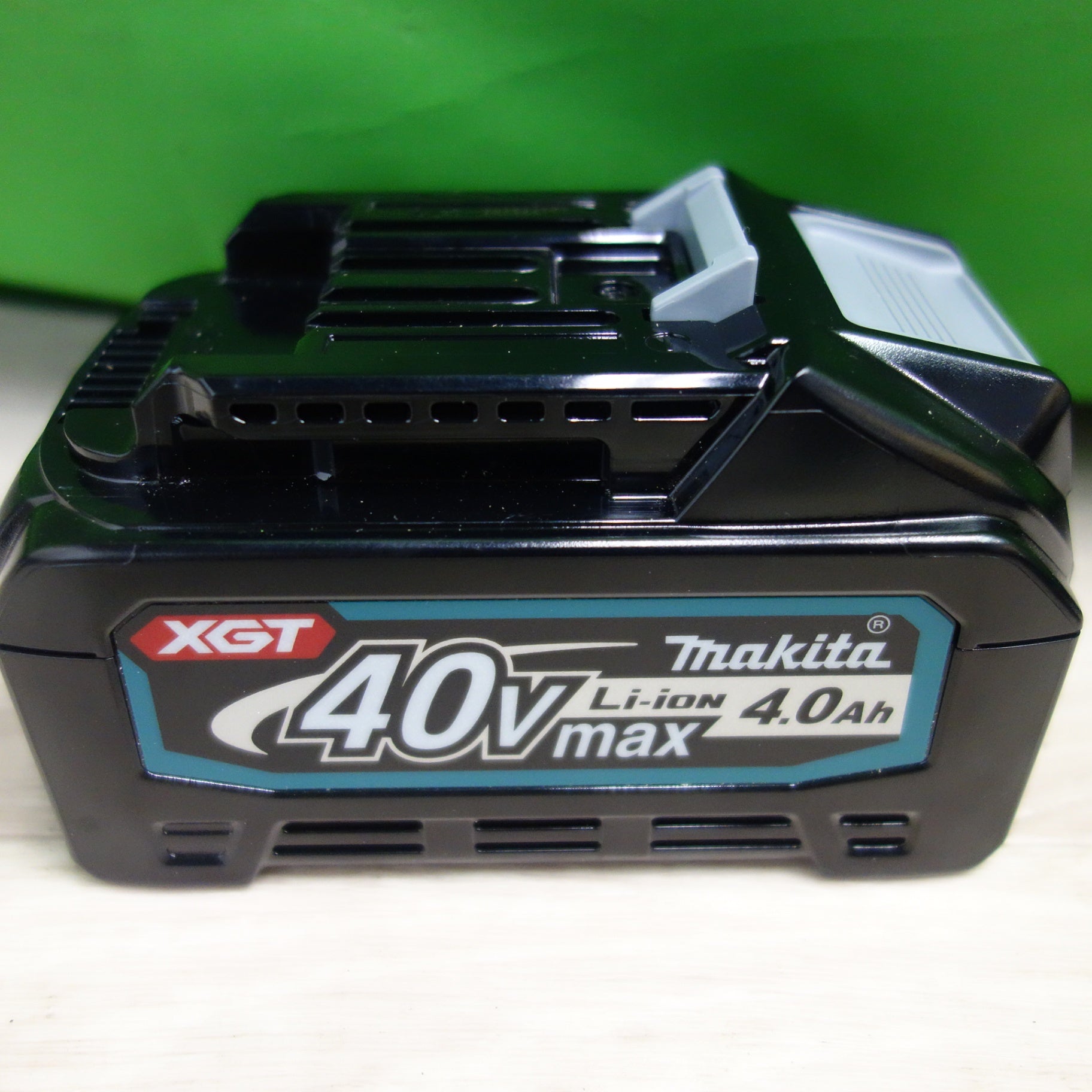 送料無料] 美品☆マキタ リチウム イオン バッテリー BL4040 XGT