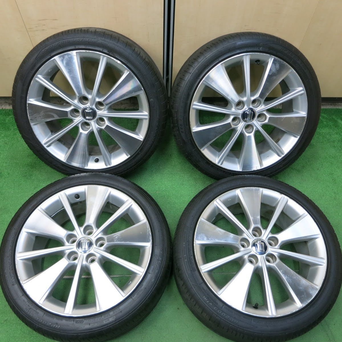送料無料]バリ溝！8.5分☆トヨタ 200系 クラウン 純正 225/45R18 ジー 