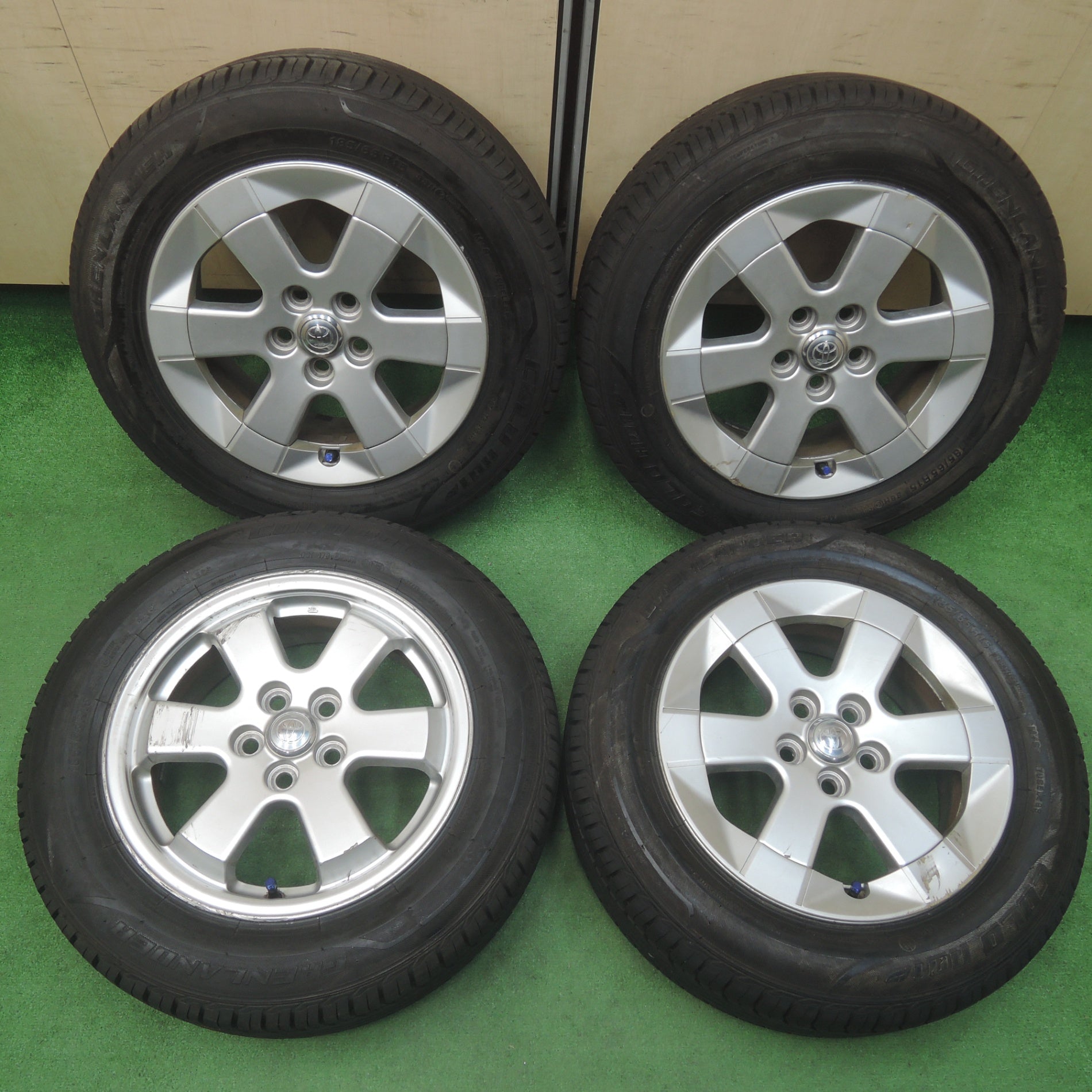 送料無料* バリ溝！9.5分☆トヨタ 20系 プリウス 純正 185/65R15 
