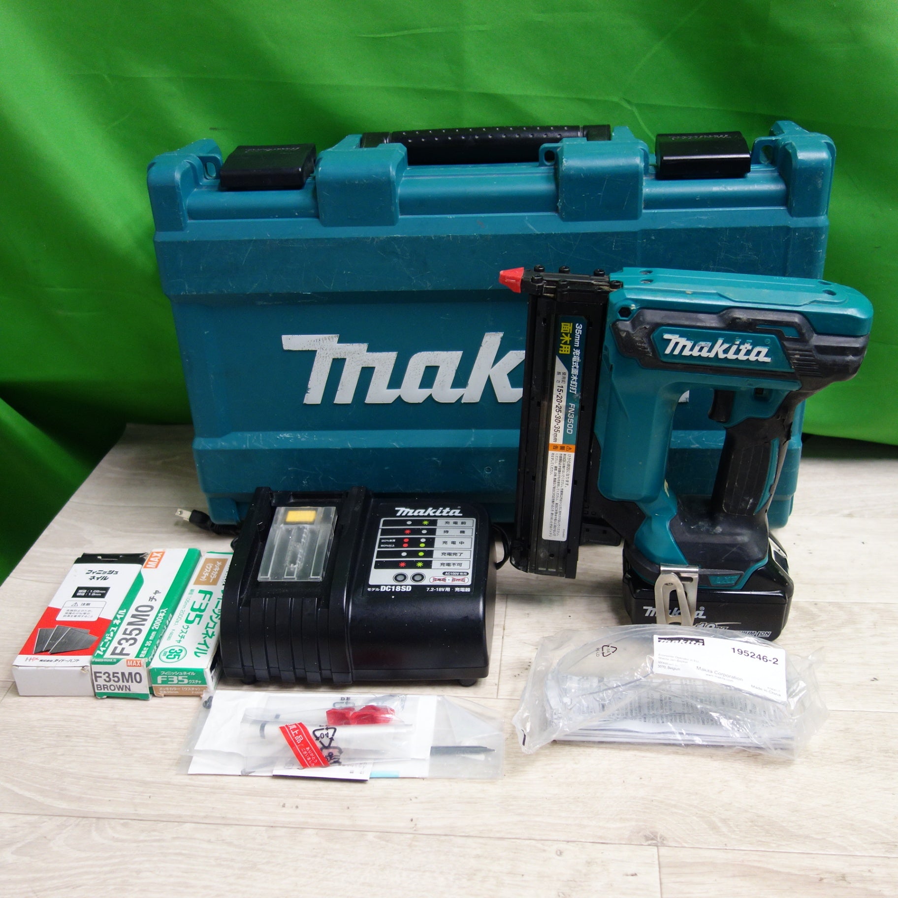 送料無料] 付属品付き☆マキタ 35mm 充電式 面木 釘打 FN350D 釘打機 
