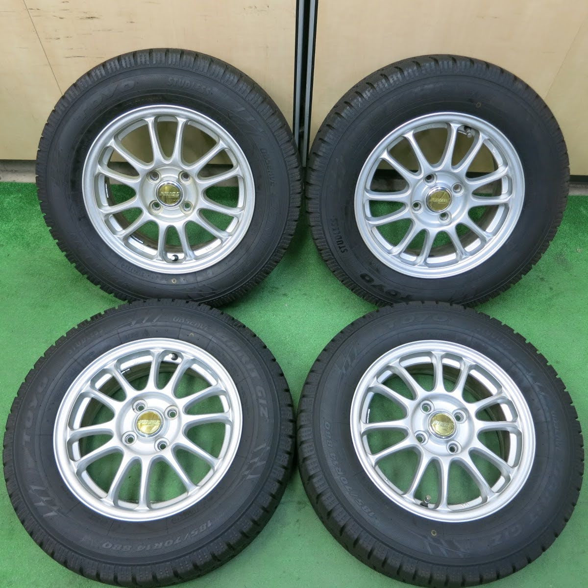 超バリ溝！】スタッドレスタイヤ 185/70R14 4本セット TOYOタイヤ