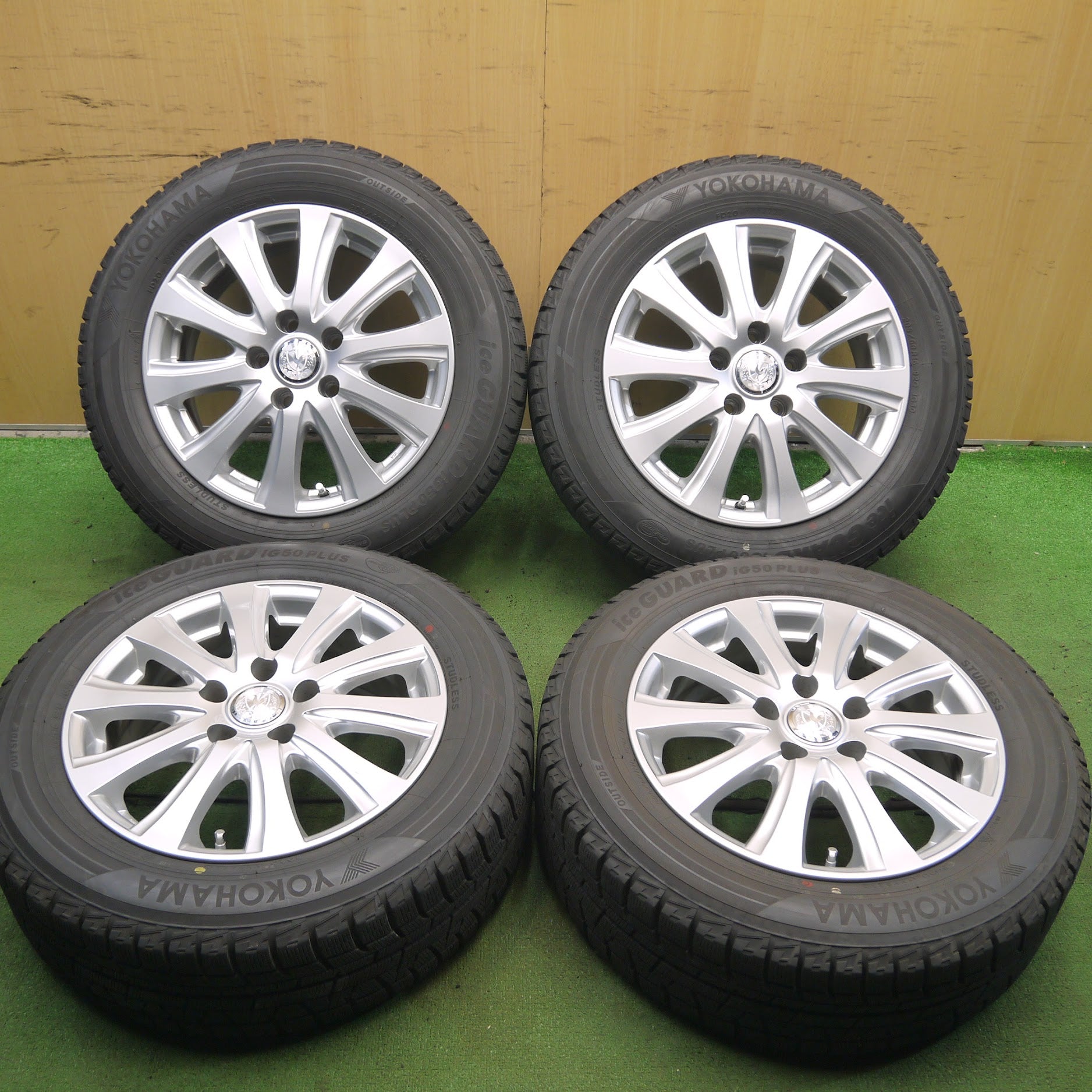 中古 スタッドレスタイヤ （ホイール付き）4本セット ice GUARD iG50