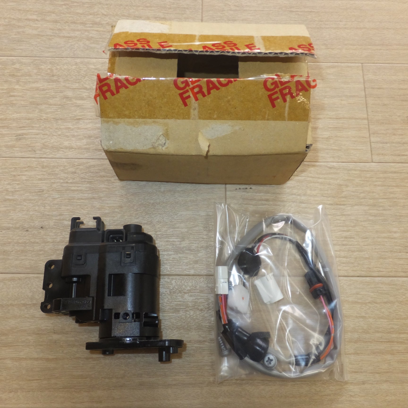 送料無料] 未使用☆トヨタ TOYOTA 純正 アウターミラーリトラクタ RH