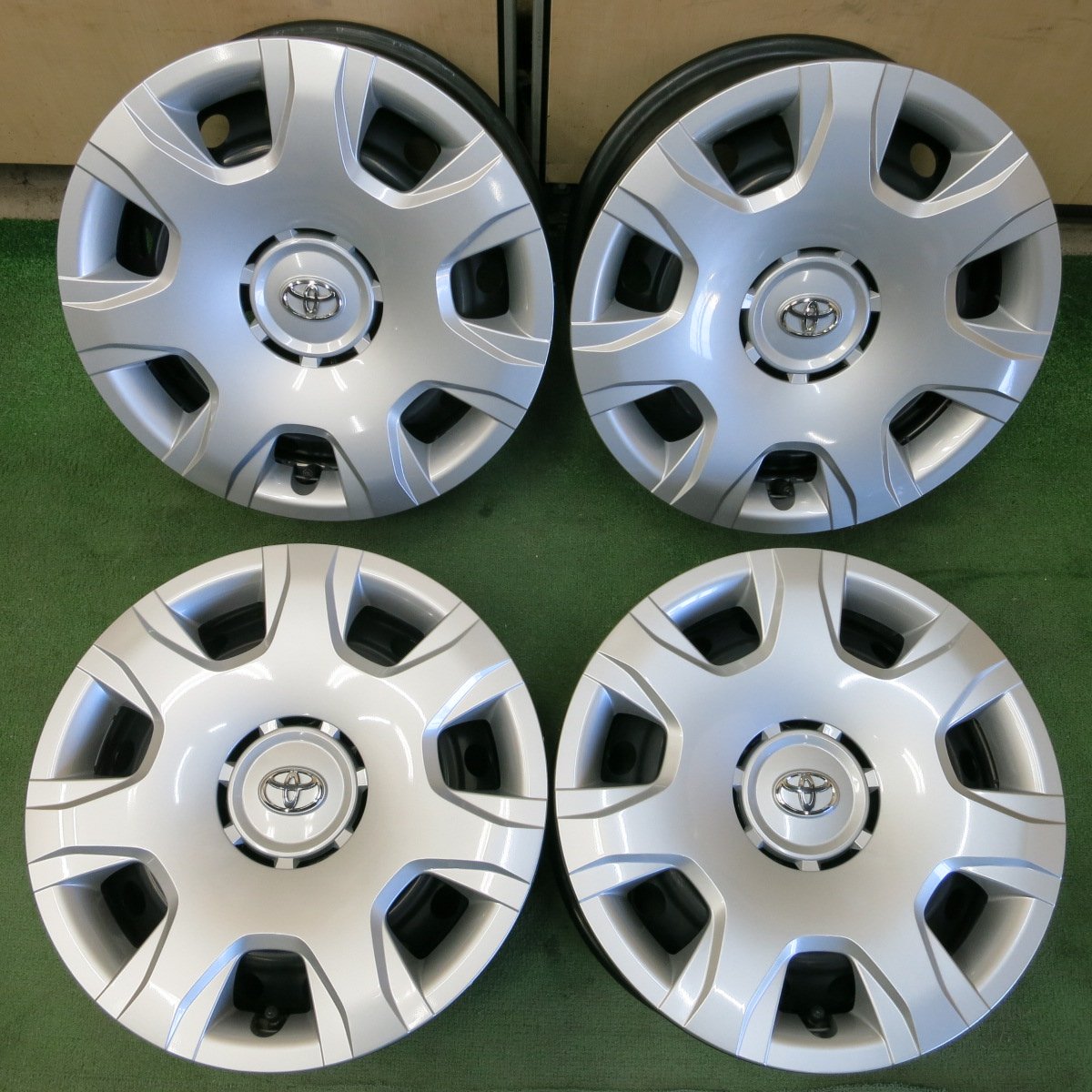 送料無料]新車外し☆トヨタ 200系 ハイエース 純正 スチール ホイール