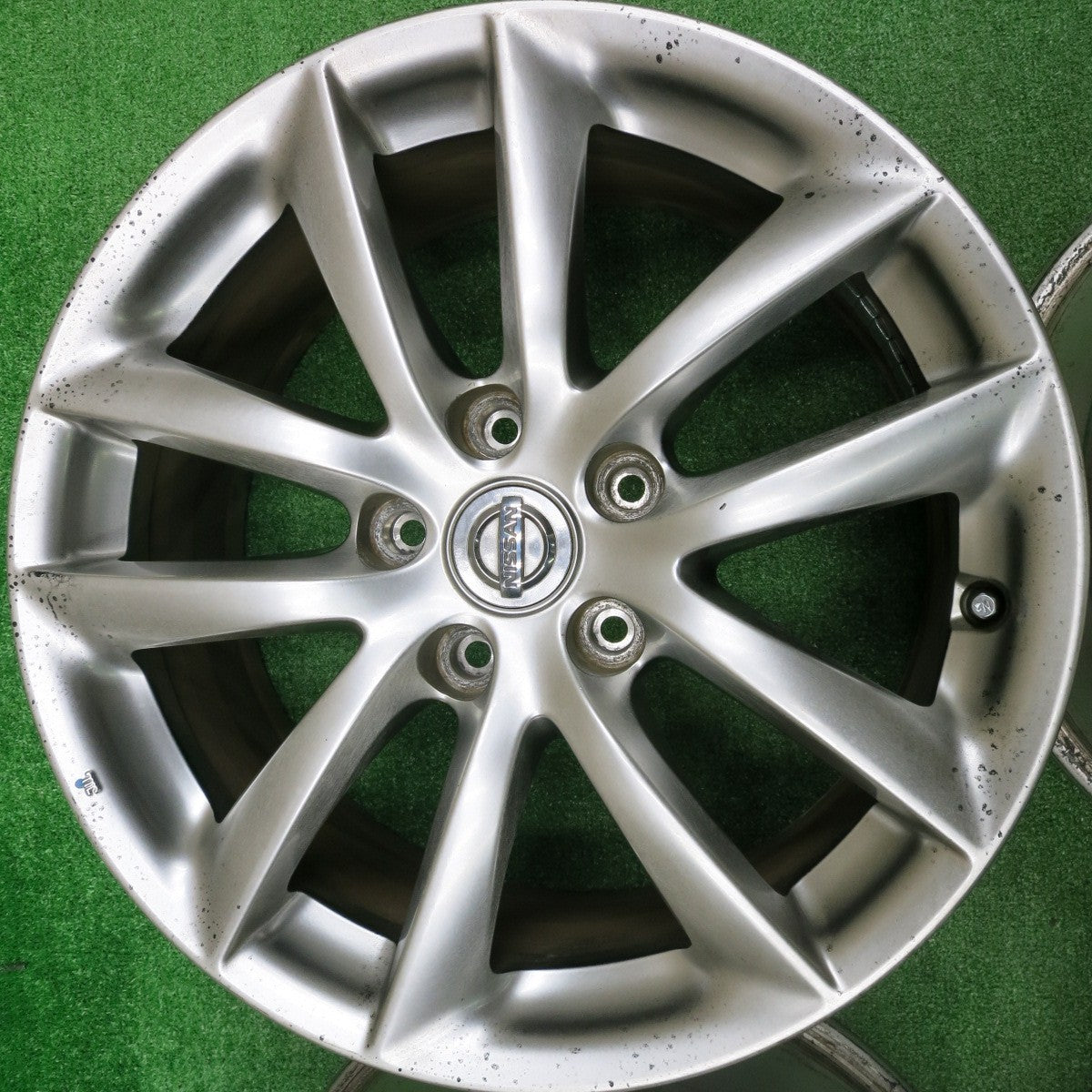 ◎　日産純正　１７インチ　アルミホイール　５穴　PCD114.3　◎ W-011日産純正ホイール☆17×6.5J☆5穴⁄40⁄PCD114.3 - 78AUTO ONLINE