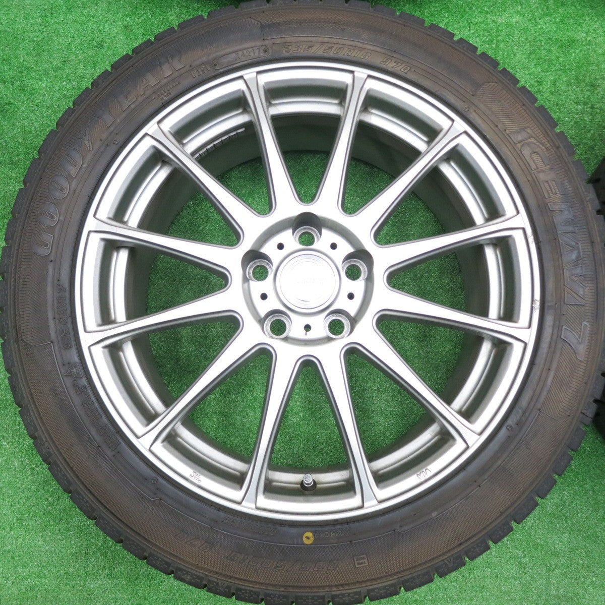 [送料無料] バリ溝！キレイ！9.5分★スタッドレス 235/50R18 グッドイヤー アイスナビ7 ravrion LUMIERE ラブリオン 18インチ PCD114.3/5H★4091502HAス