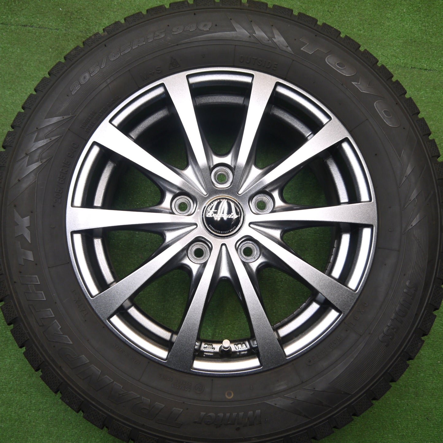 バリ溝！23年！キレイ！9.5分以上★スタッドレス 205/65R15 トーヨー ウインター トランパス TX Exceeder エクシーダー 15インチ PCD114.3/5H★5121503Hス