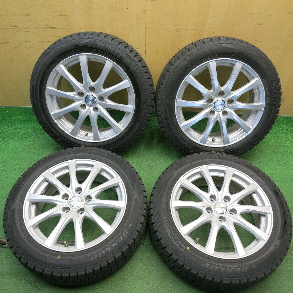 バリ溝！23年！キレイ！9.5分以上◎スタッドレス 195/60R17 ダンロップ ウインターマックス WM02 ravrion RS01 ラブリオン 17インチ PCD114.3/5H◎6070510HAス