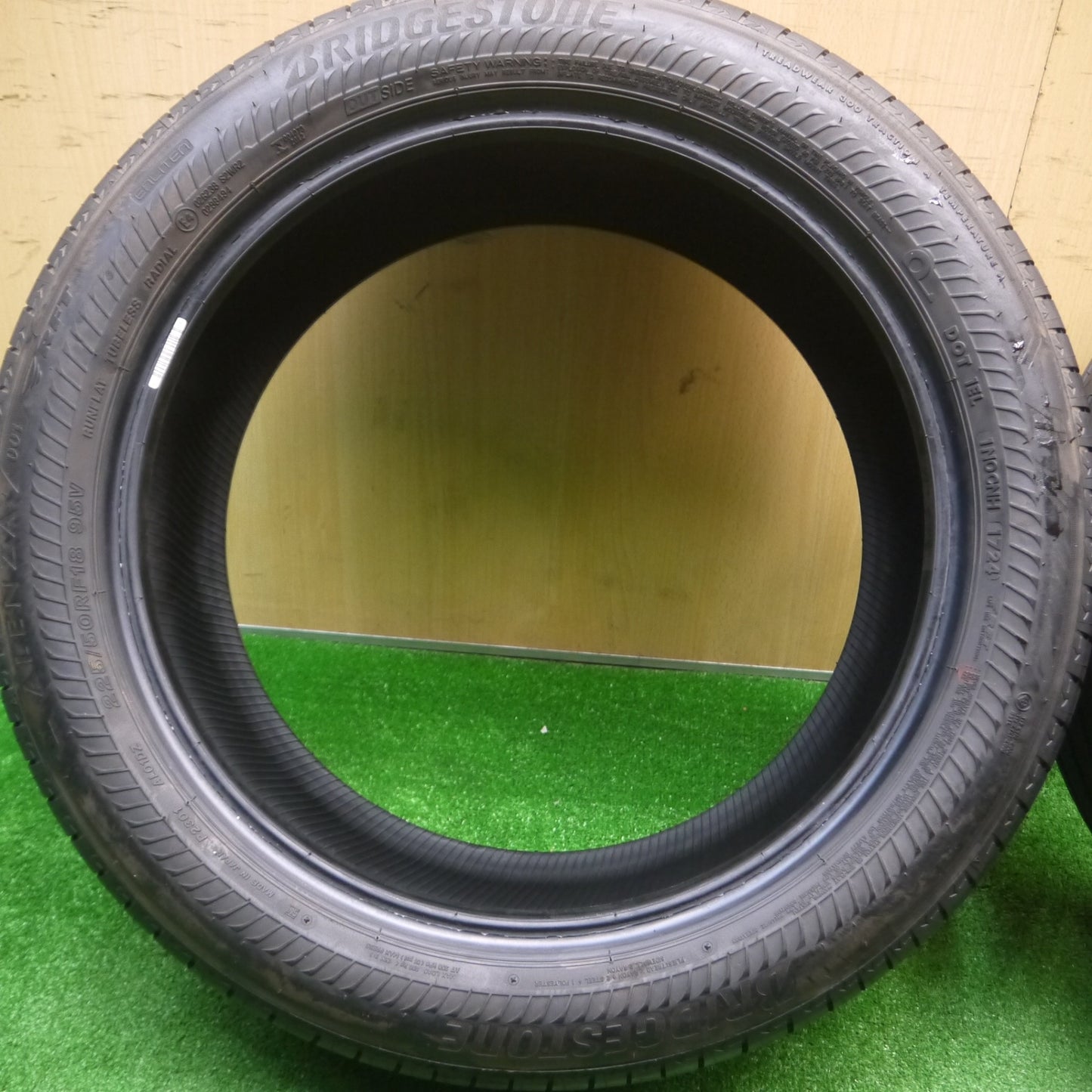 [送料無料] 新車外し！24年★225/50R18 ブリヂストン アレンザ 001 RFT タイヤ 18インチ レクサス UX C-HR オデッセイ ヴェゼル 等★4100406Hノタ