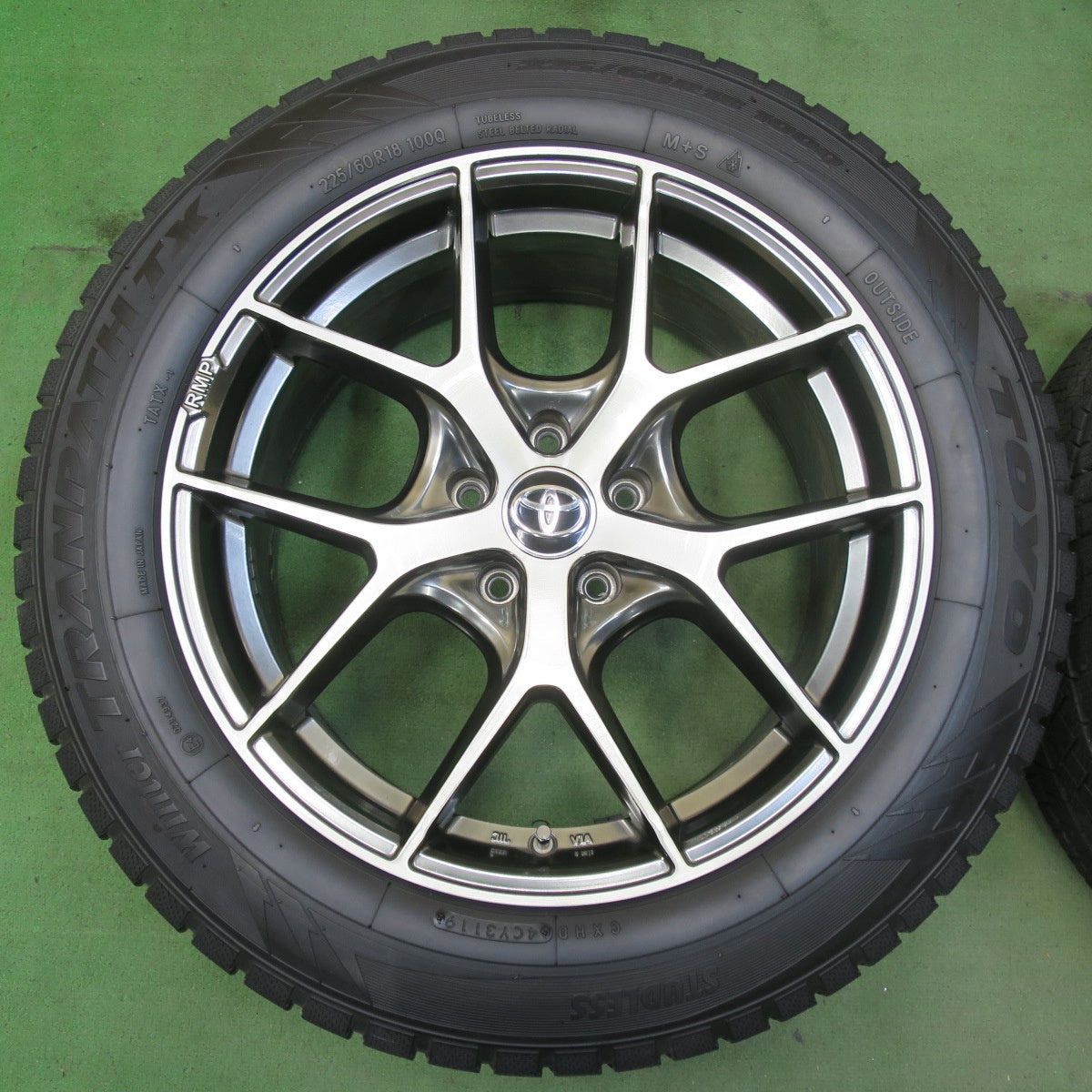 バリ溝！22年！8.5分★RMP 025F MID 225/60R18 スタッドレス トーヨー ウインター トランパス TX ピレリ アイスゼロ アシンメトリコ 18インチ PCD114.3/5H★5100903イス