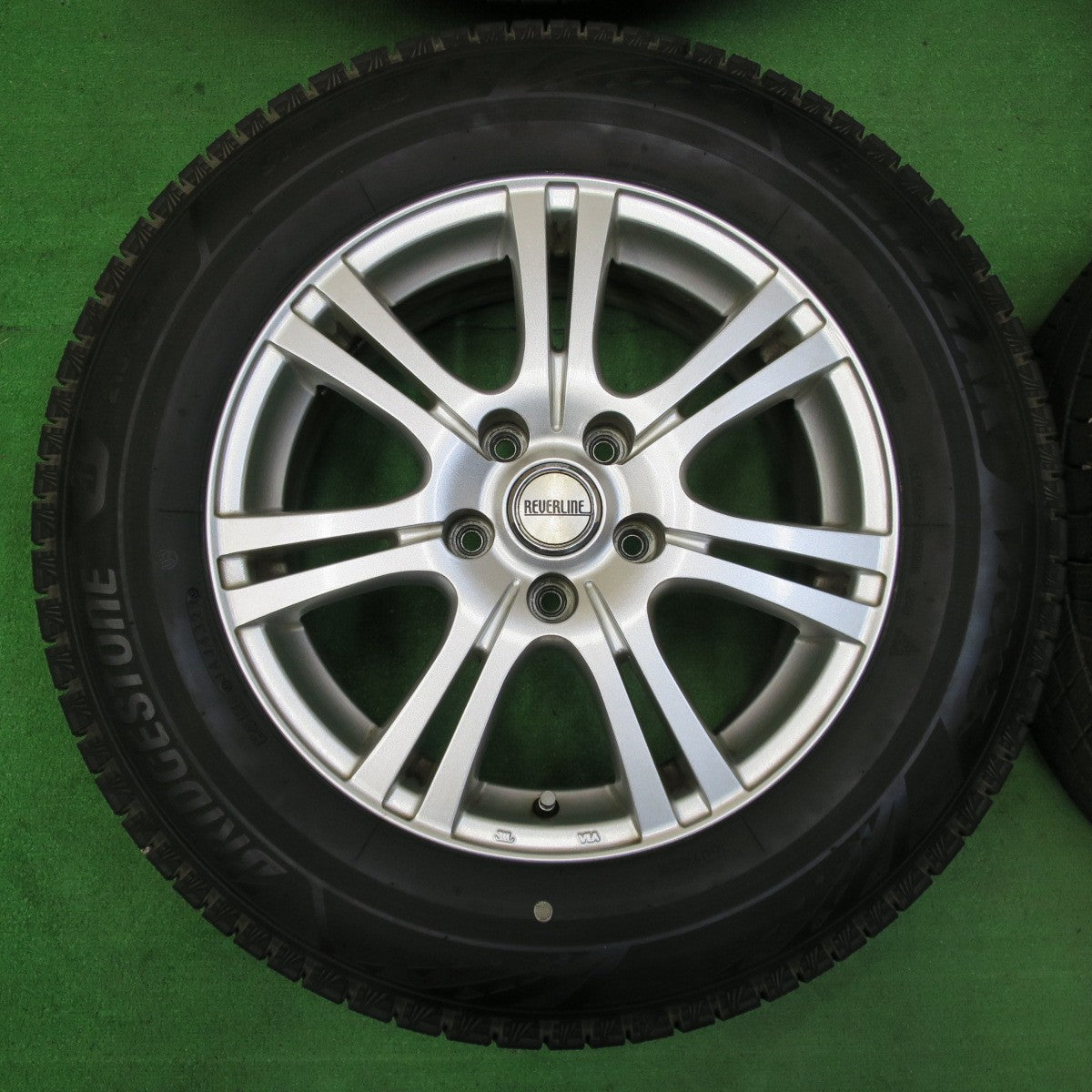 *送料無料* バリ溝！22年！9分★スタッドレス 215/65R16 ブリヂストン ブリザック VRX3 REVERLINE リバーライン 16インチ PCD114.3/5H★4060805イス