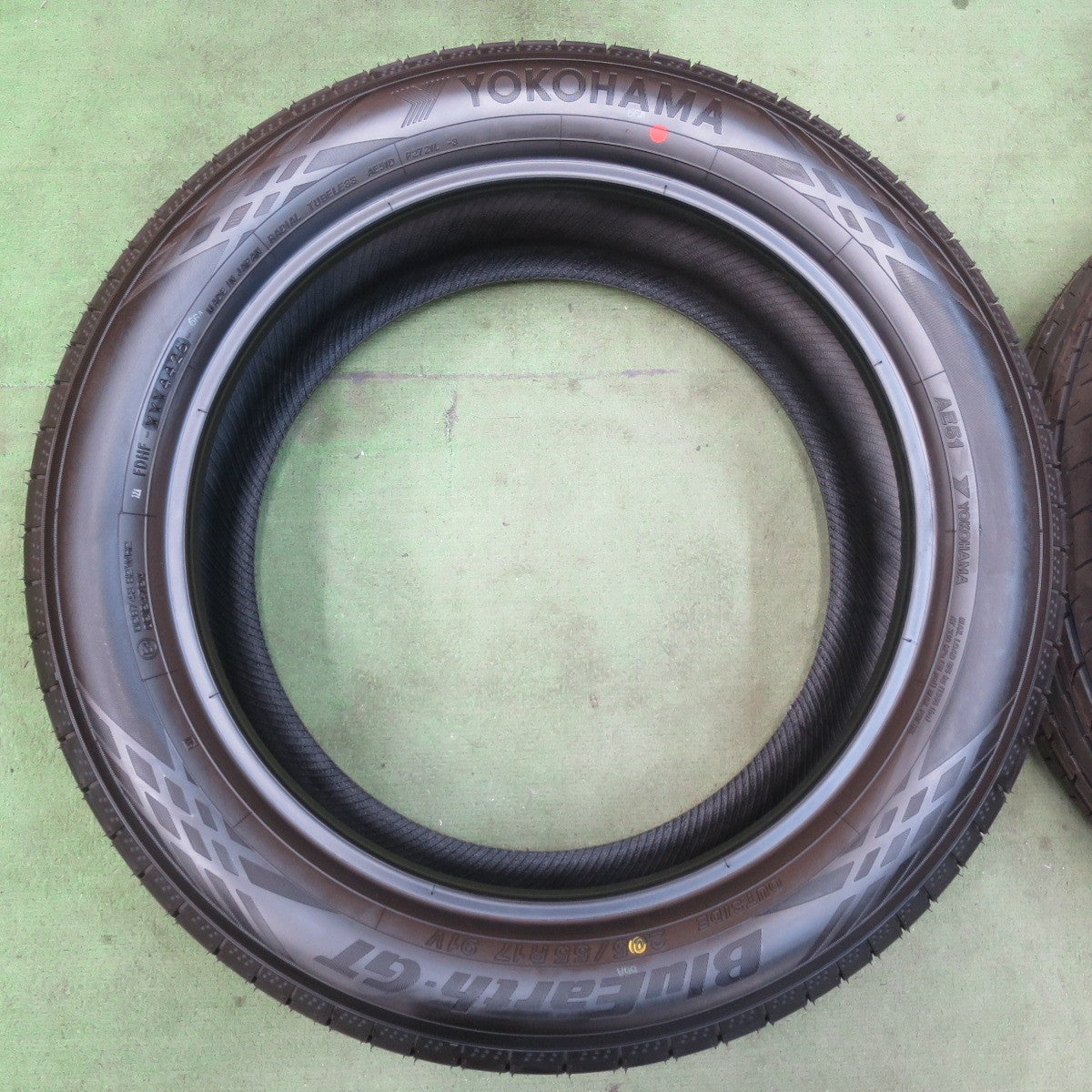 新車外し！25年★205/55R17 ヨコハマ BluEarth-GT AE51 ブルーアース 17インチ タイヤ ノア ヴォクシー ステップワゴン 等★5122609イノタ