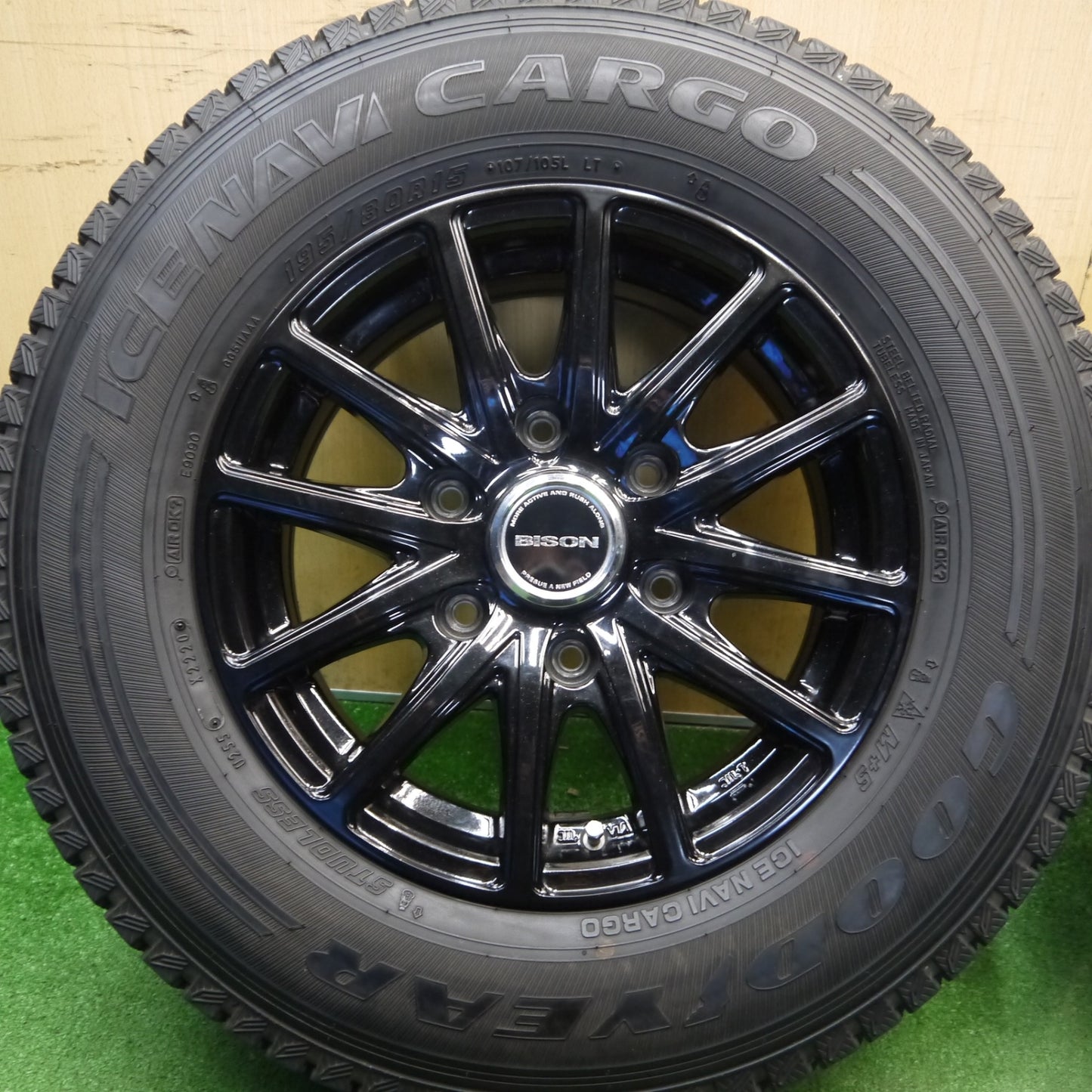 バリ溝！9.5分★スタッドレス 195/80R15 107/105L グッドイヤー アイスナビ CARGO BISON BN-01 バイソン カーゴ 15インチ PCD139.7/6H★6050101Hス
