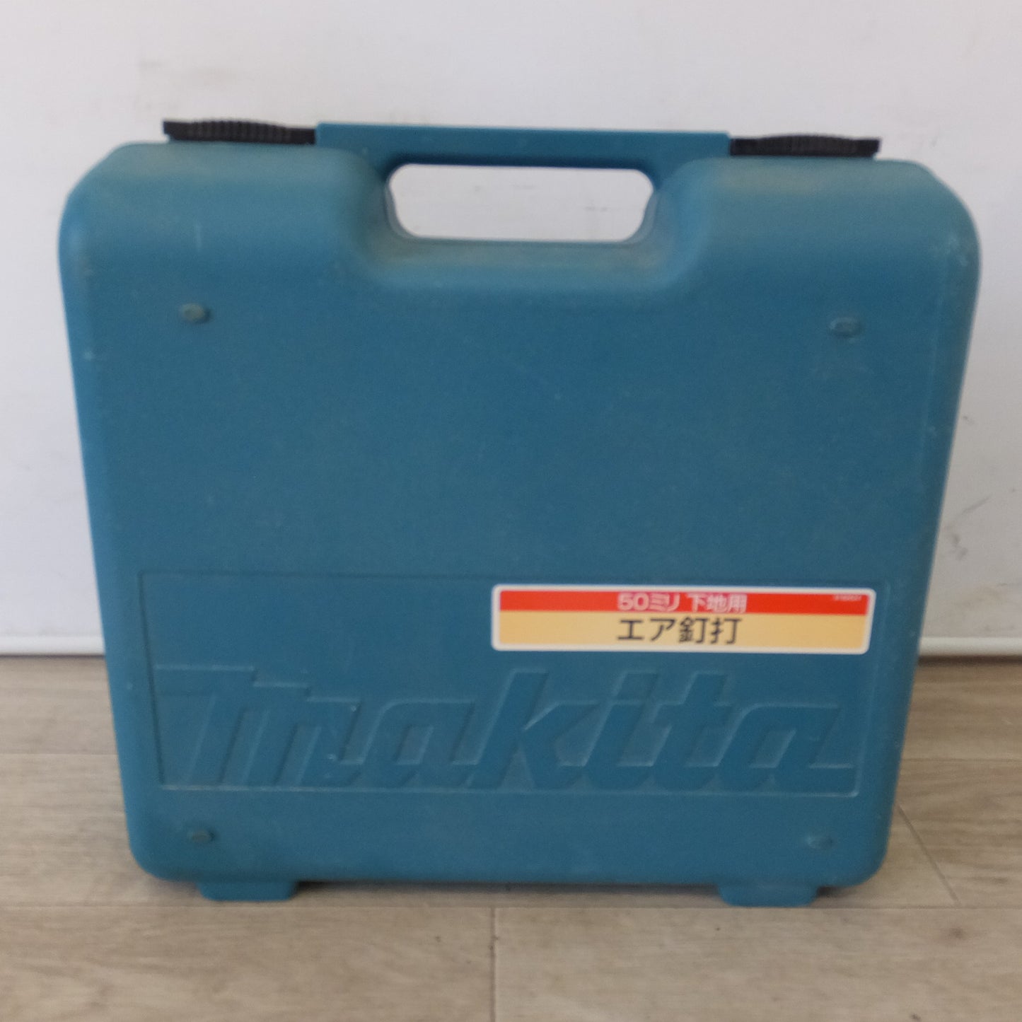 [送料無料] ★マキタ makita エア釘打 AN504A　使用空気圧 0.44～0.83MPa　使用釘 ワイヤ釘 27～50mm★