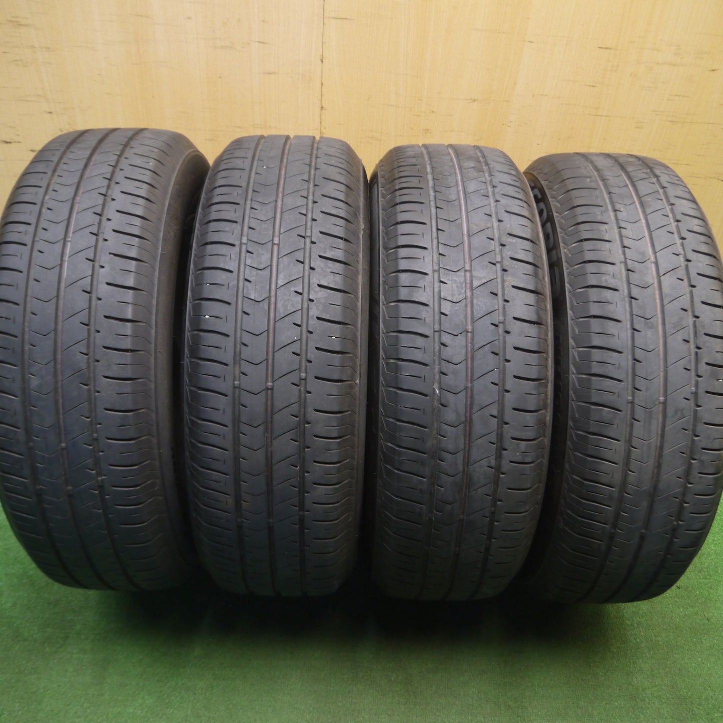[送料無料] バリ溝！8.5分★215/65R16 ブリヂストン エコピア NH100RV ZELERNA ゼラーナ 16インチ PCD114.3/5H★5012405Hノ