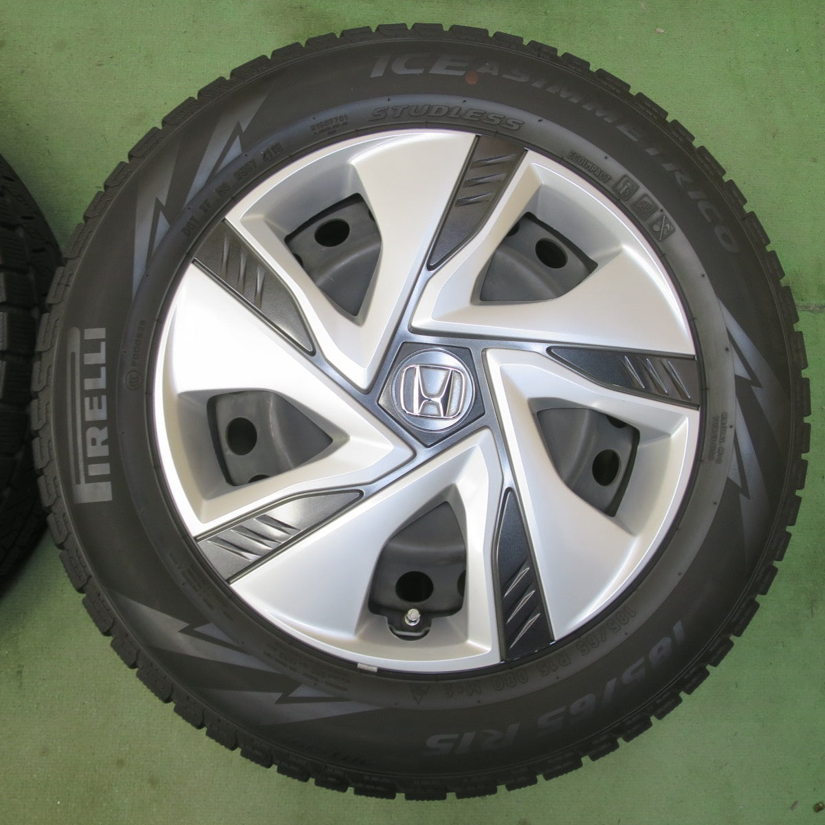 キレイ★ホンダ フリード 純正 スチール 185/65R15 スタッドレス ピレリ アイスアシンメトリコ 15インチ PCD114.3/5H★6052608イス