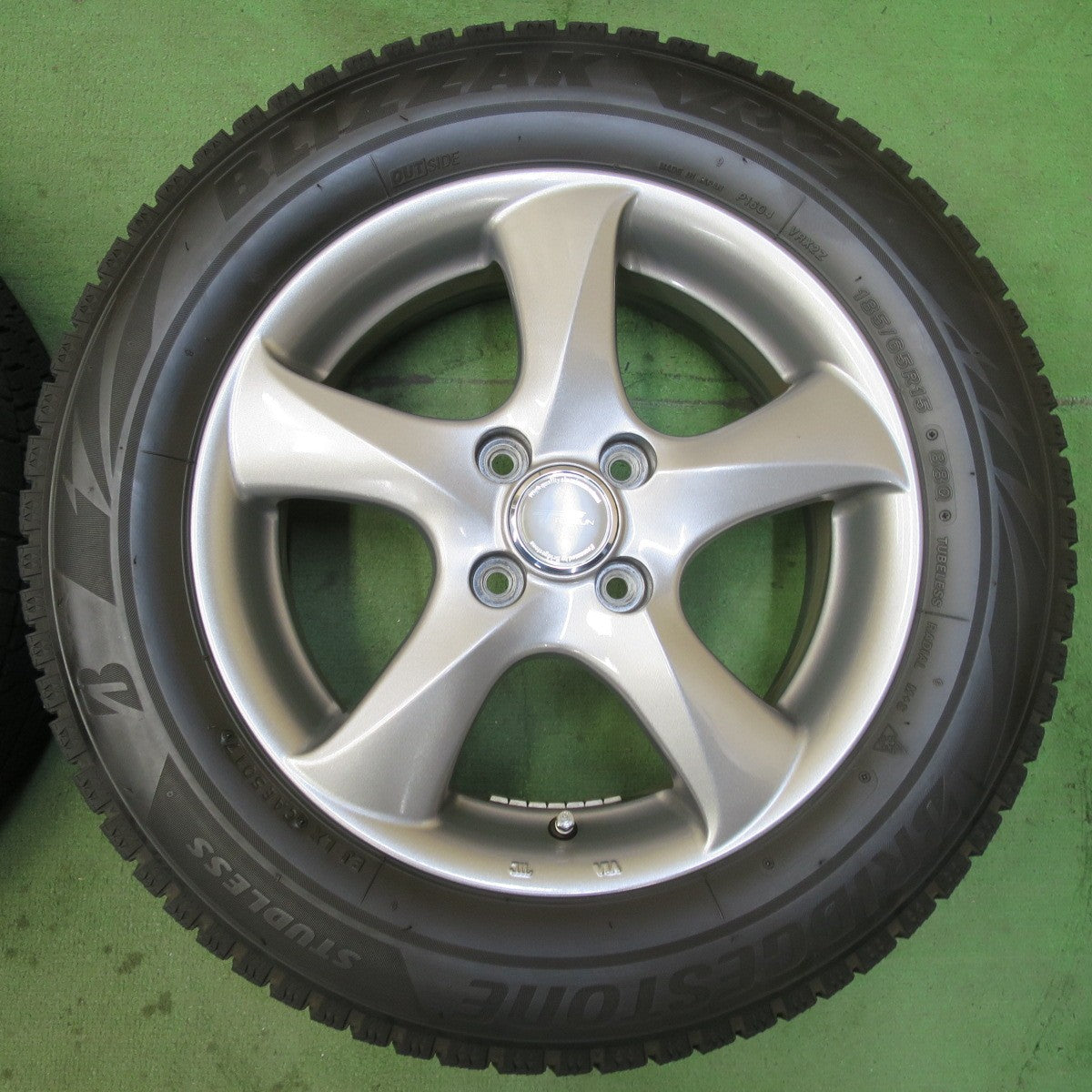 キレイ★スタッドレス 185/65R15 ブリヂストン ブリザック VRX2 TOPRUN トップラン 15インチ PCD100/4H★5090903イス