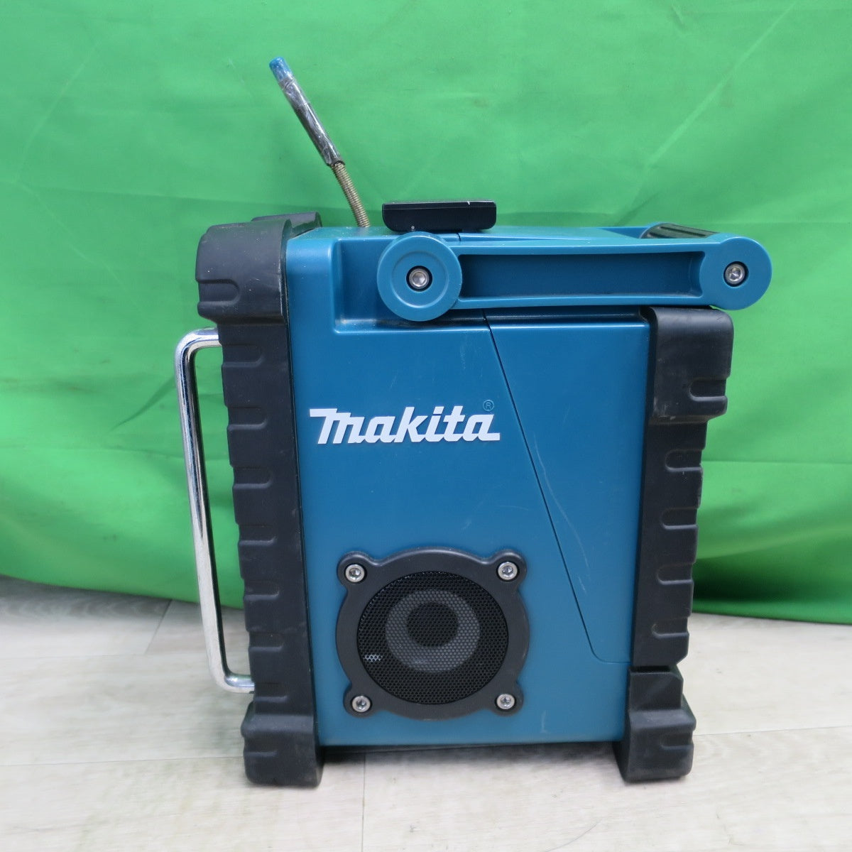 [送料無料] ☆makita マキタ ラジオ MR100 AM FM 電気 大工 道具 電気 現場 充電式 オーディオ☆