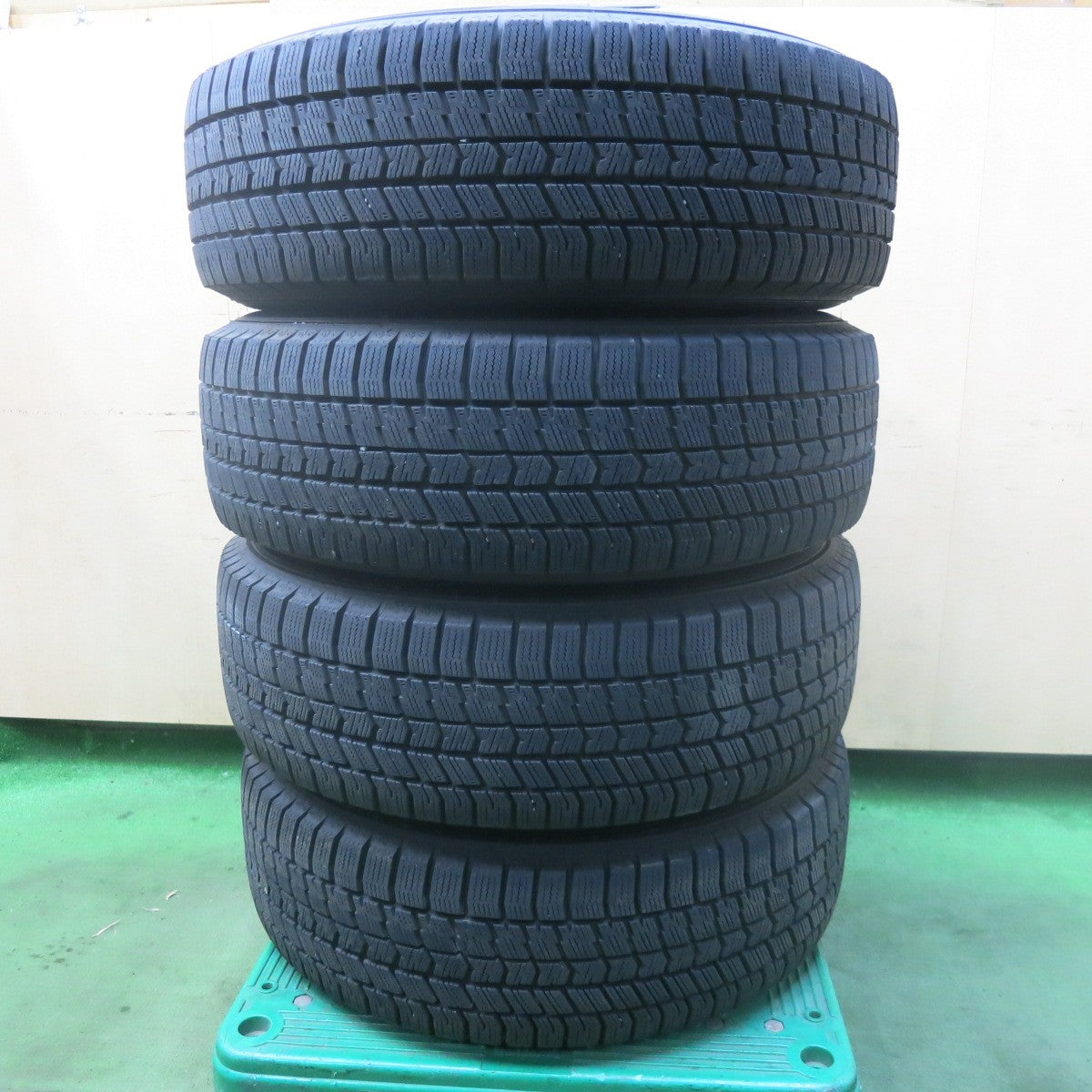 バリ溝！23年！キレイ！9.5分★スタッドレス 205/65R16 グッドイヤー アイスナビ8 ravrion RS01 ラブリオン 16インチ PCD114.3/5H★6012601SKス