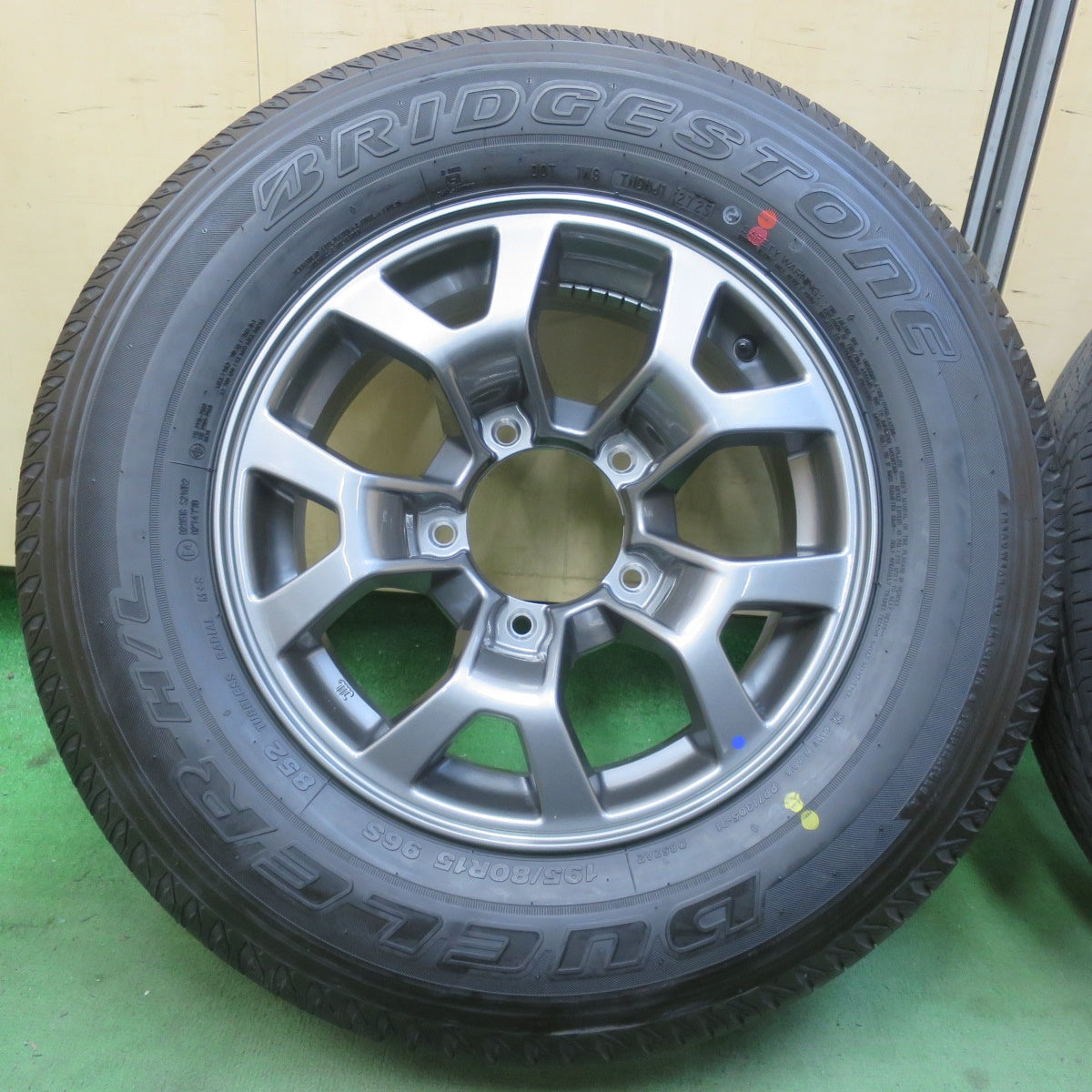新車外し！25年★スズキ JB74W ジムニー シエラ 純正 195/80R15 ブリヂストン デューラー H/L 852 DUELER 15インチ PCD139.7/5H★6021902イノ